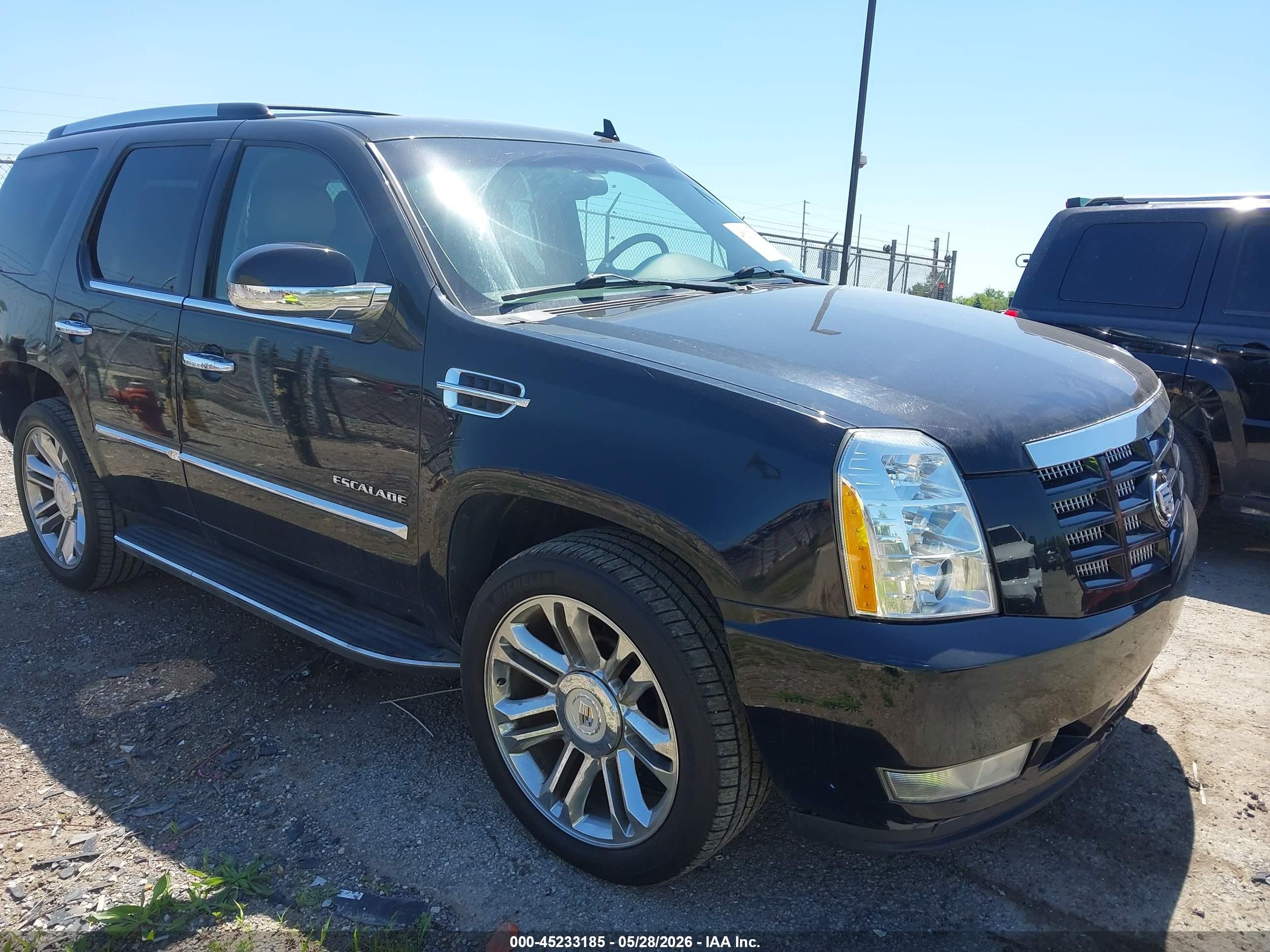 2011 Cadillac Escalade Luxury Black vin: 1GYS4BEF4BR133035