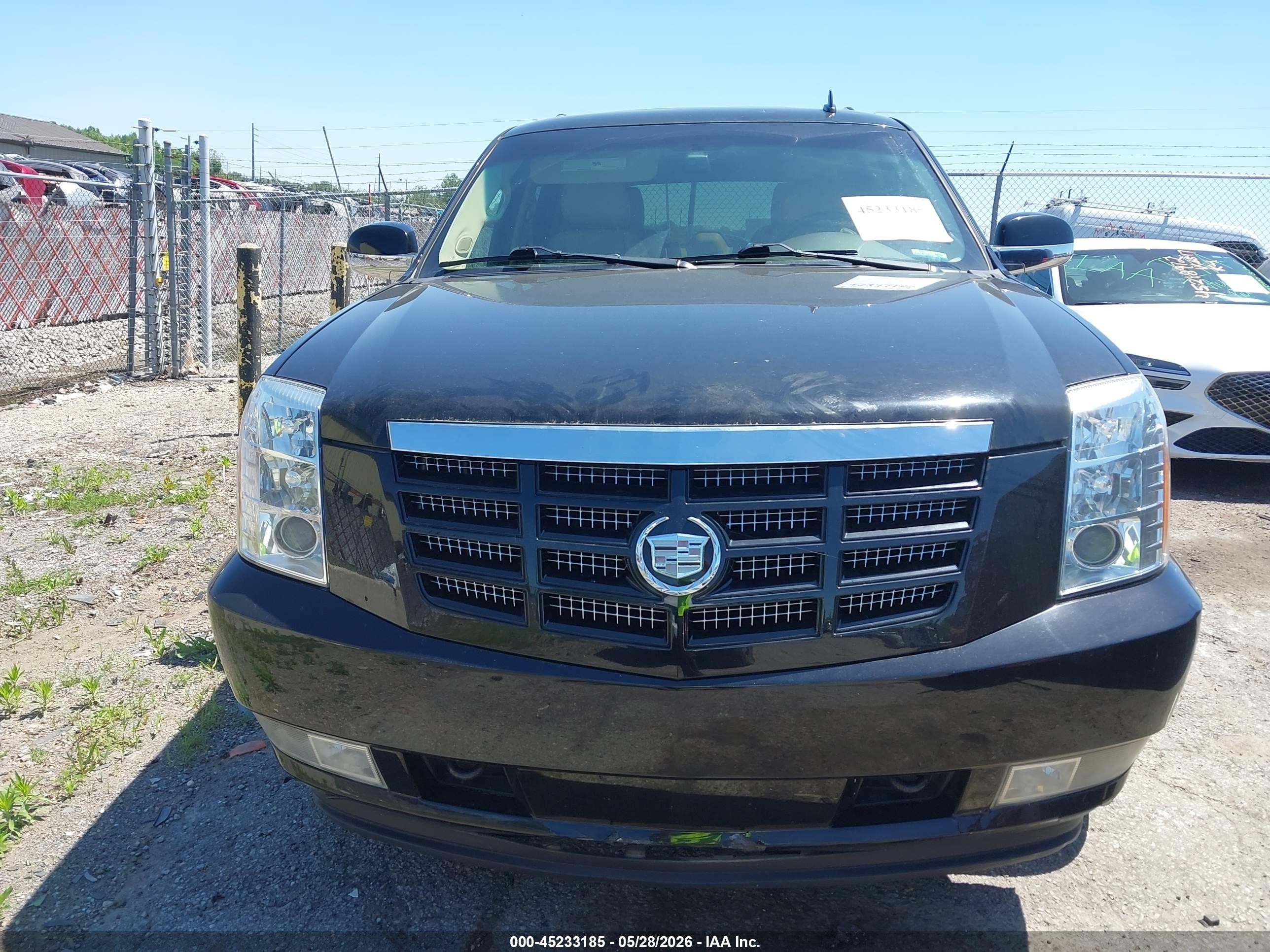 2011 Cadillac Escalade Luxury Black vin: 1GYS4BEF4BR133035