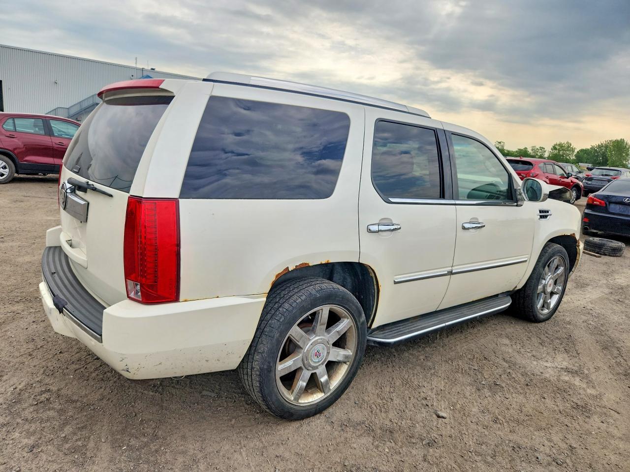 2011 Cadillac Escalade Luxury Beige vin: 1GYS4BEF4BR230297