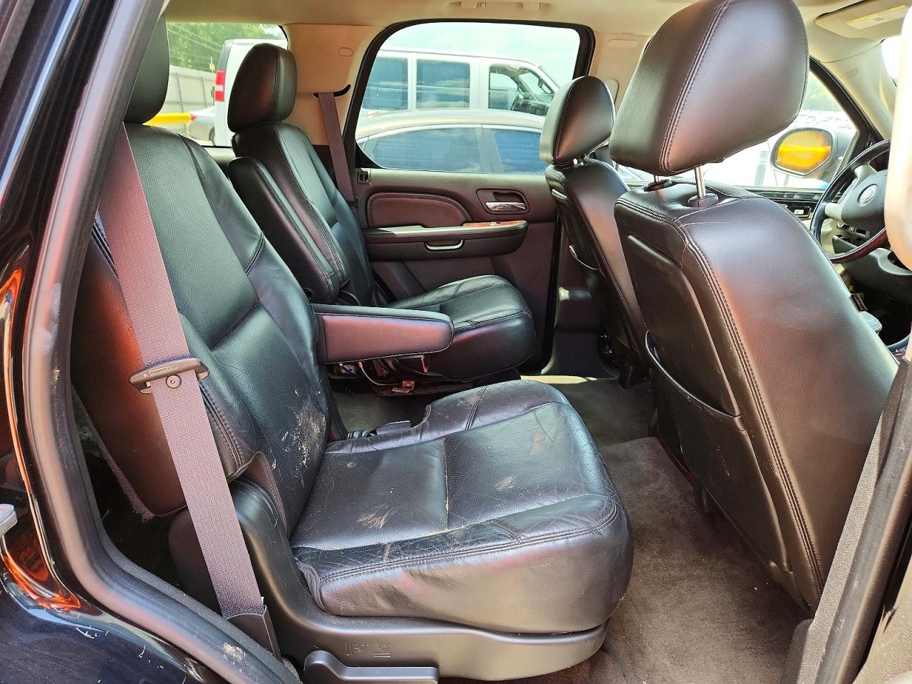 2011 Cadillac Escalade Luxury Black vin: 1GYS4BEF5BR130046