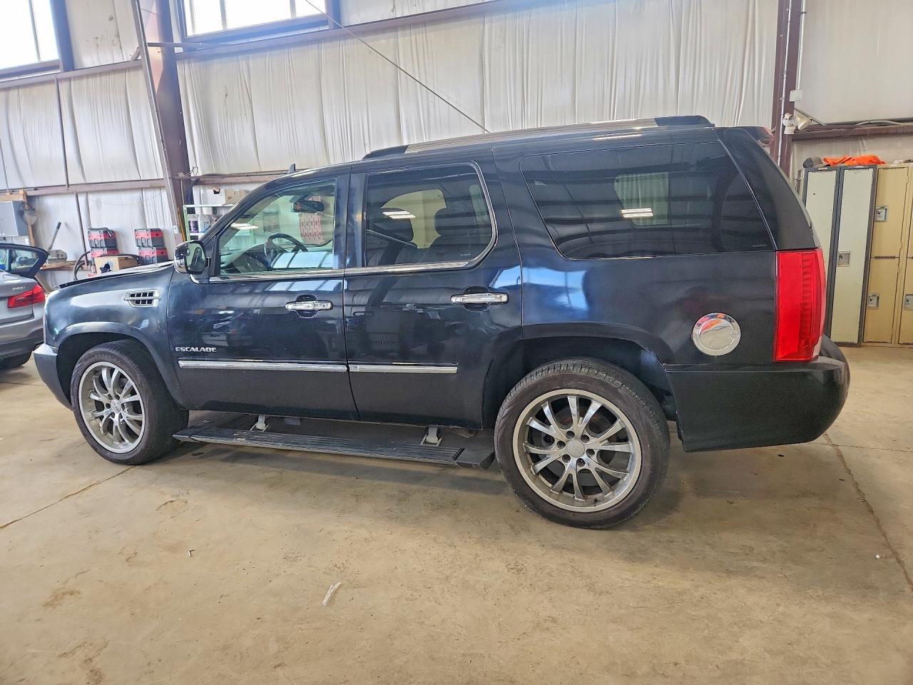 2011 Cadillac Escalade Luxury Black vin: 1GYS4BEF5BR194488
