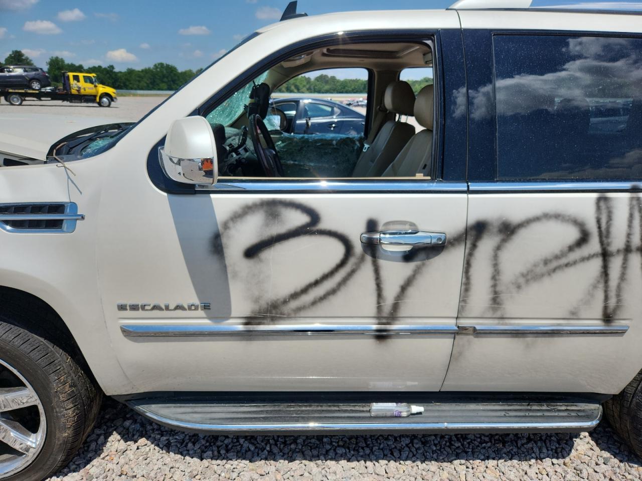 2013 Cadillac Escalade Luxury Cream vin: 1GYS4BEF5DR228139