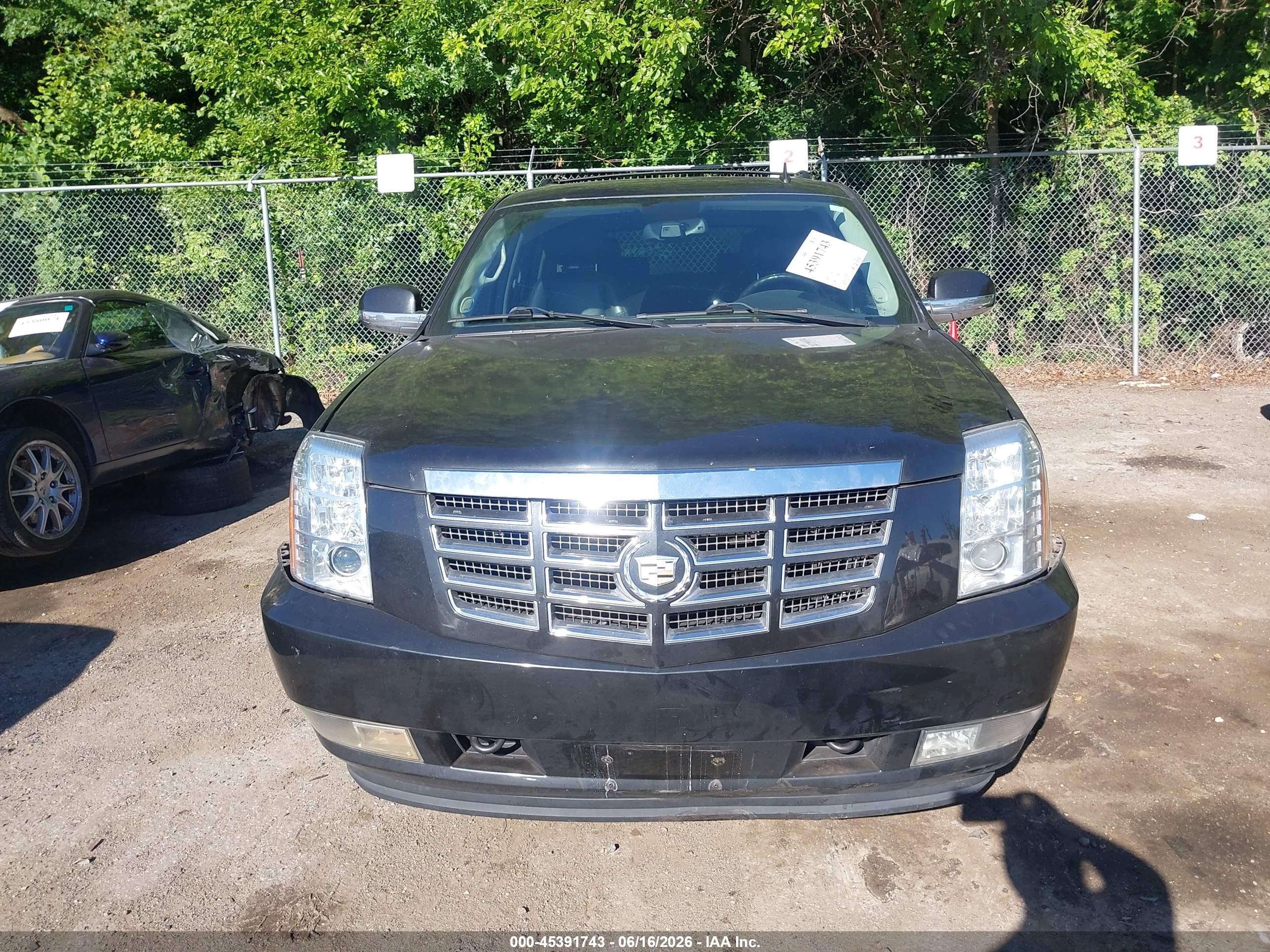 2011 Cadillac Escalade Luxury Gray vin: 1GYS4BEF6BR147261