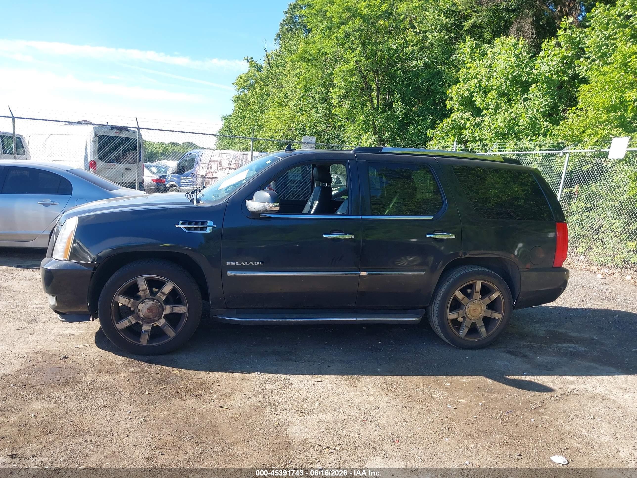 2011 Cadillac Escalade Luxury Gray vin: 1GYS4BEF6BR147261