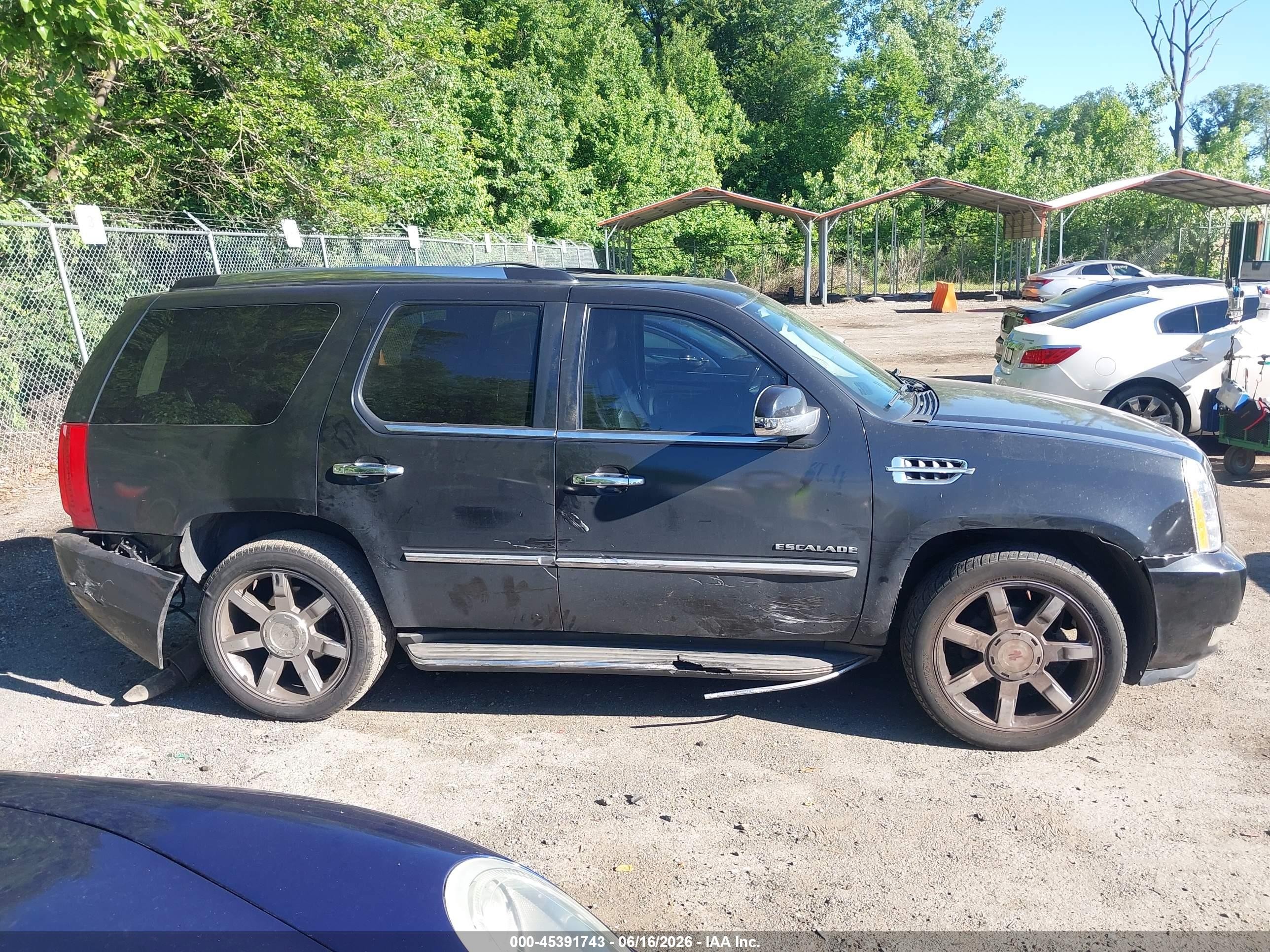 2011 Cadillac Escalade Luxury Gray vin: 1GYS4BEF6BR147261