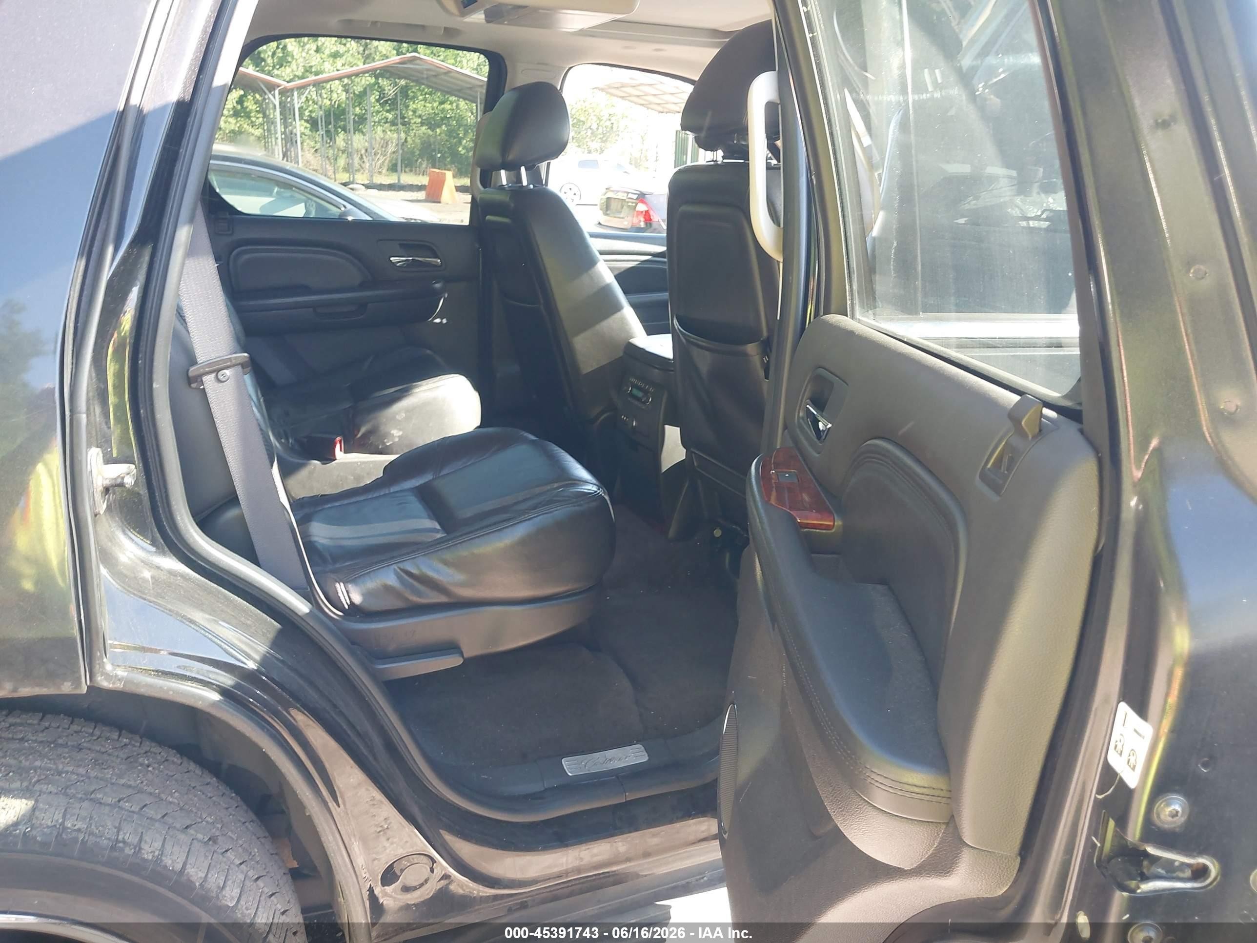 2011 Cadillac Escalade Luxury Gray vin: 1GYS4BEF6BR147261