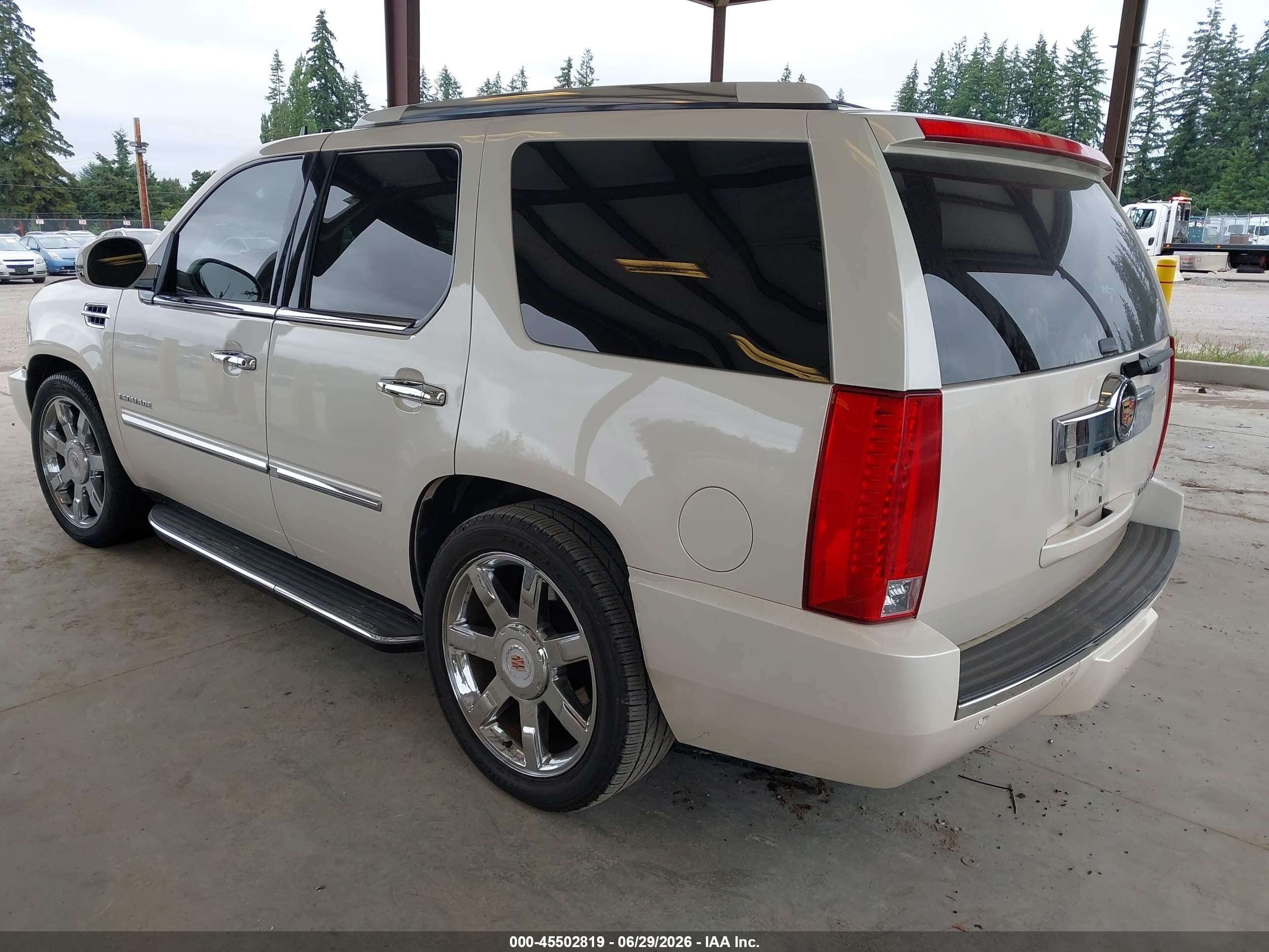 2013 Cadillac Escalade Luxury White vin: 1GYS4BEF6DR281187