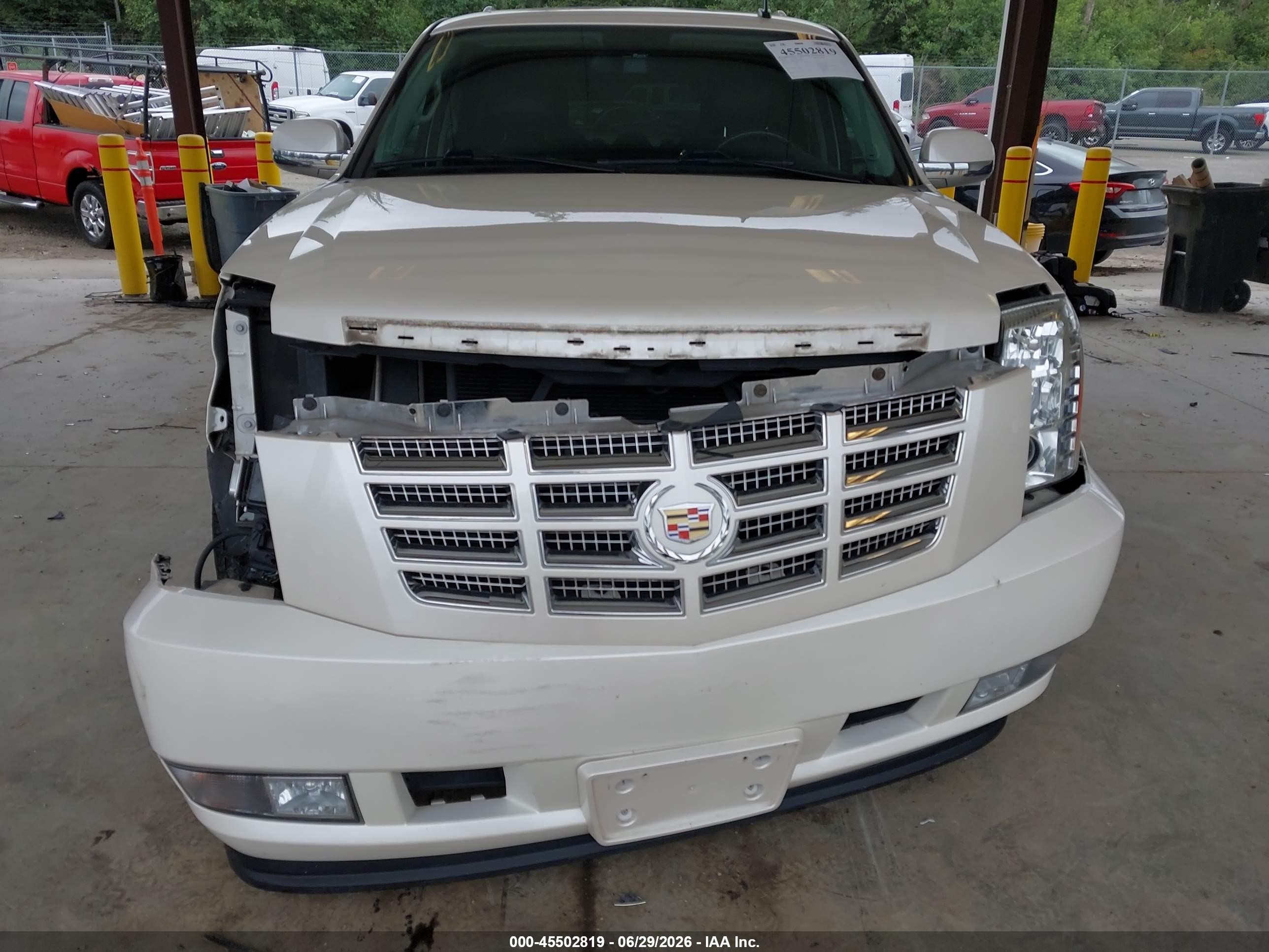 2013 Cadillac Escalade Luxury White vin: 1GYS4BEF6DR281187