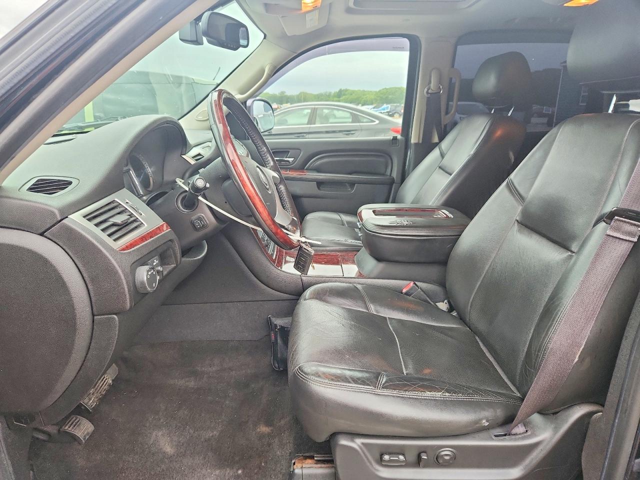 2014 Cadillac Escalade Luxury Black vin: 1GYS4BEF6ER188848