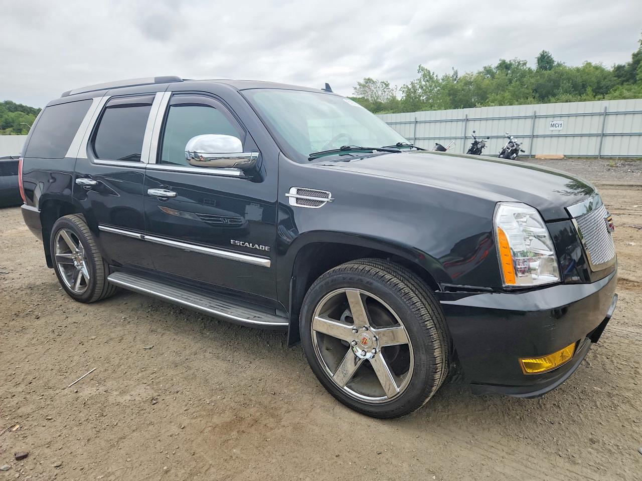 2014 Cadillac Escalade Luxury Black vin: 1GYS4BEF6ER188848