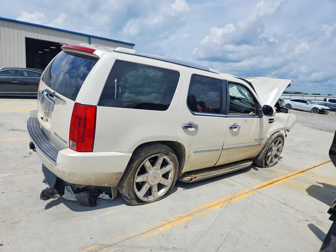 2011 Cadillac Escalade Luxury White vin: 1GYS4BEF7BR126709