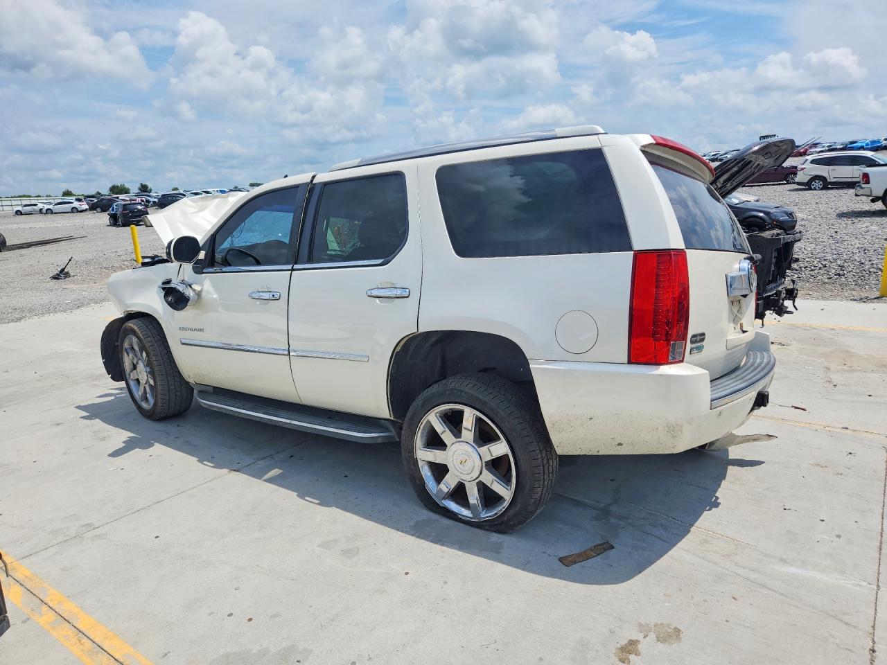 2011 Cadillac Escalade Luxury White vin: 1GYS4BEF7BR126709
