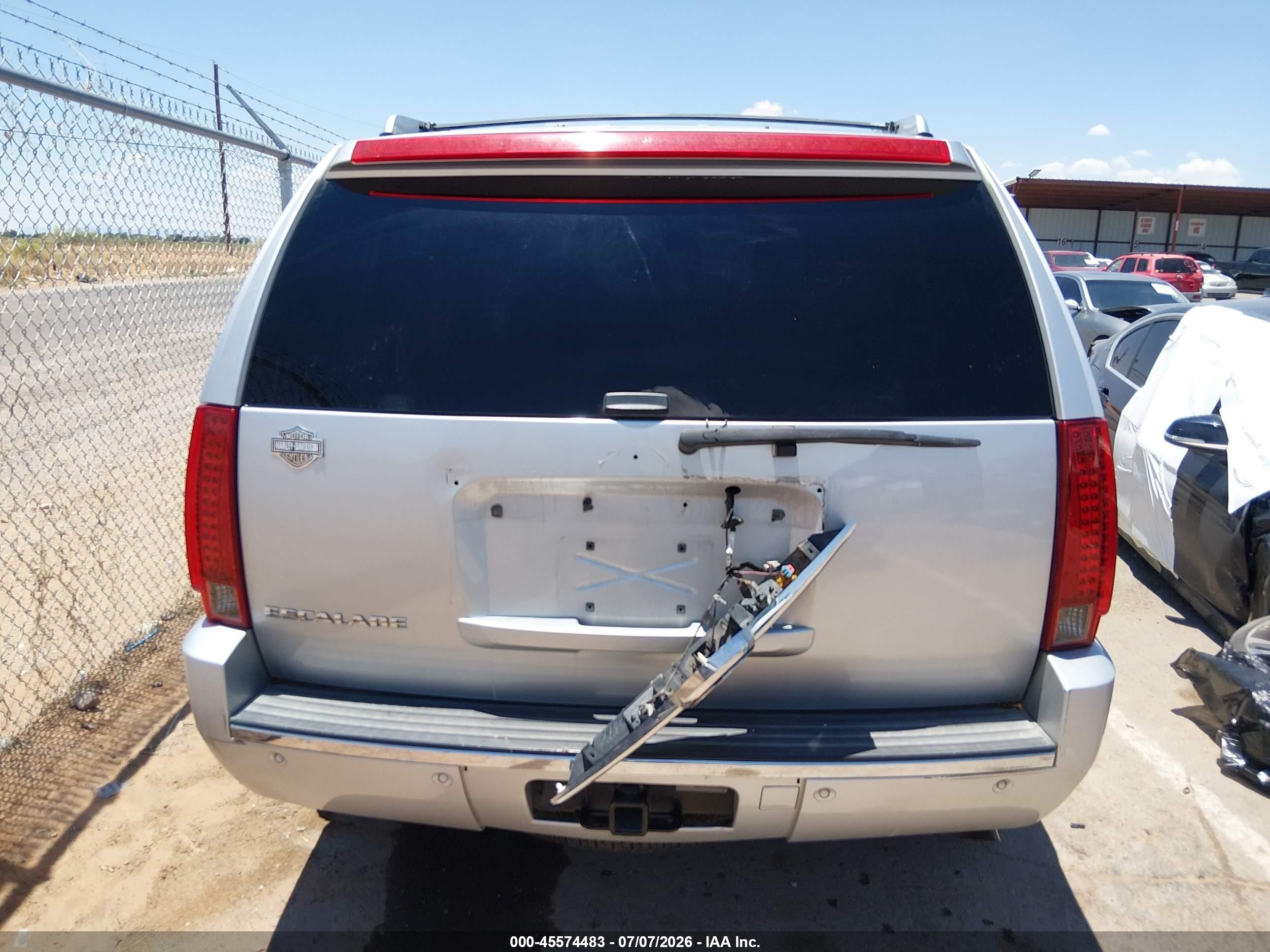 2014 Cadillac Escalade Luxury Silver vin: 1GYS4BEF7ER231061