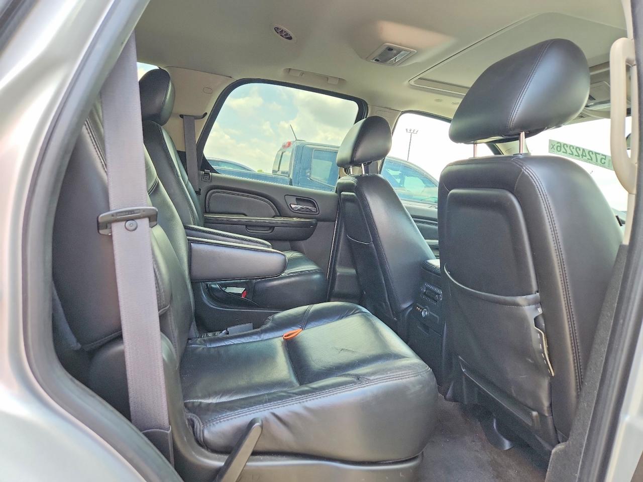 2011 Cadillac Escalade Luxury Silver vin: 1GYS4BEF8BR139002