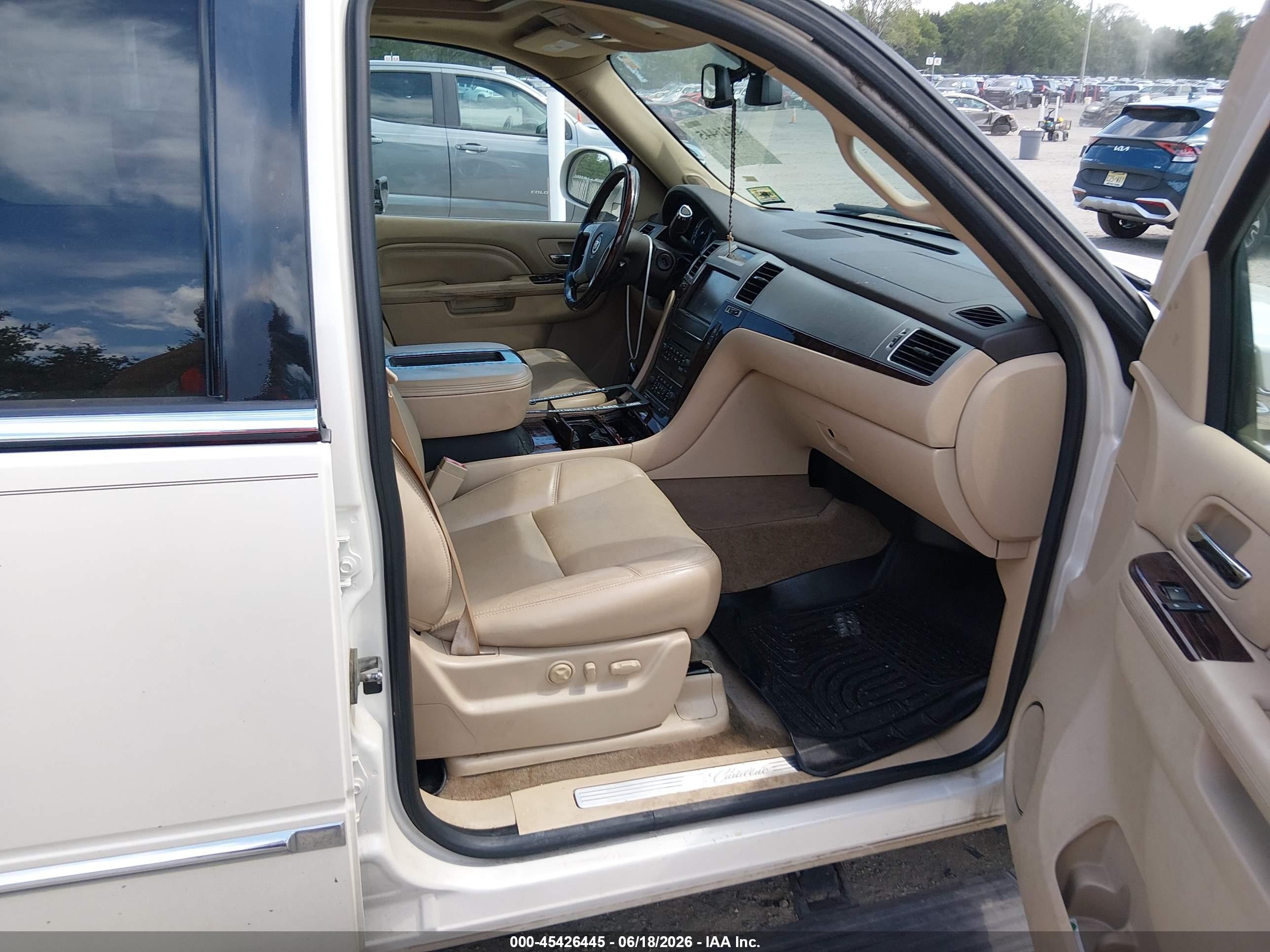 2013 Cadillac Escalade Luxury White vin: 1GYS4BEF9DR144986