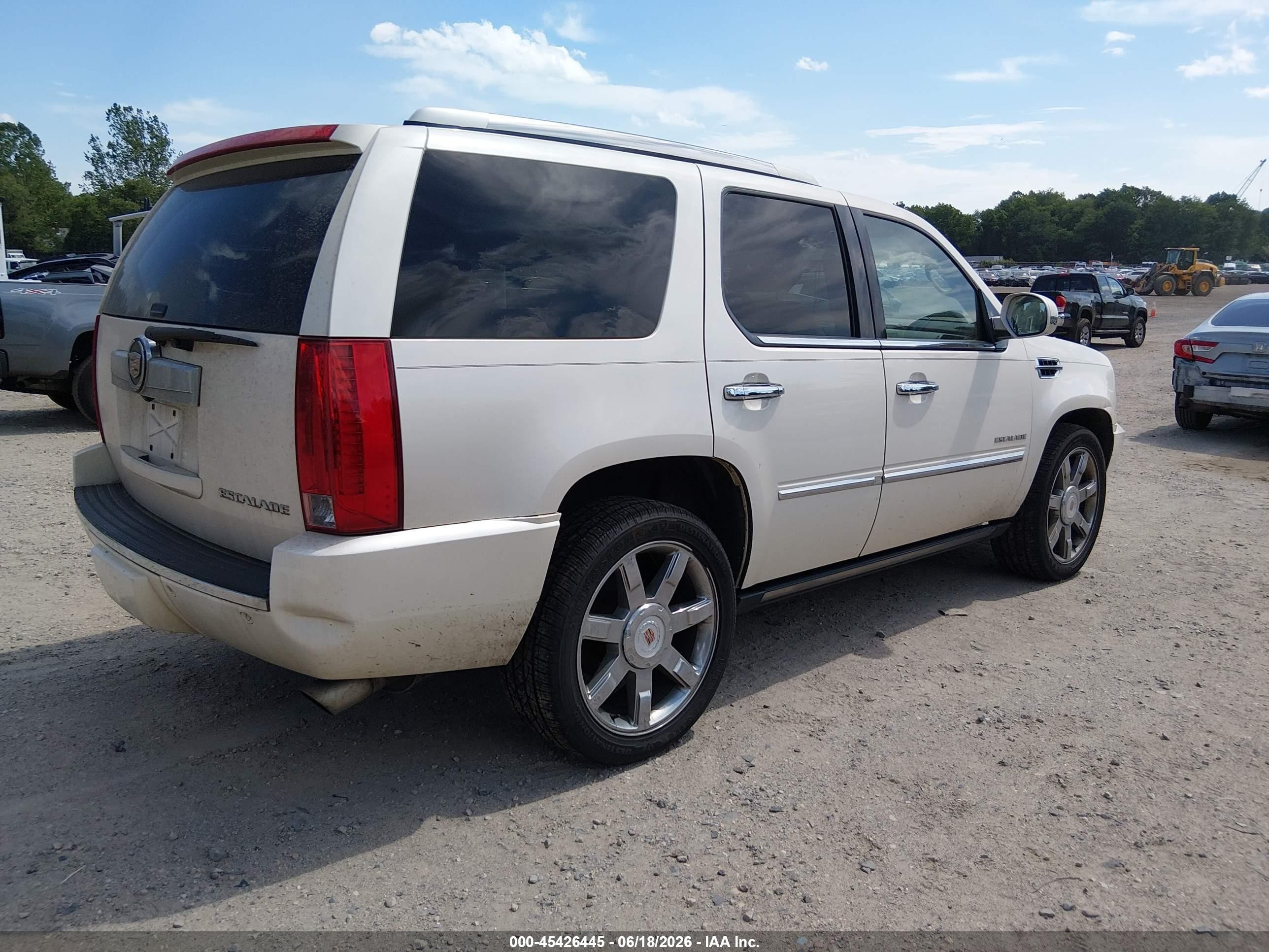 2013 Cadillac Escalade Luxury White vin: 1GYS4BEF9DR144986