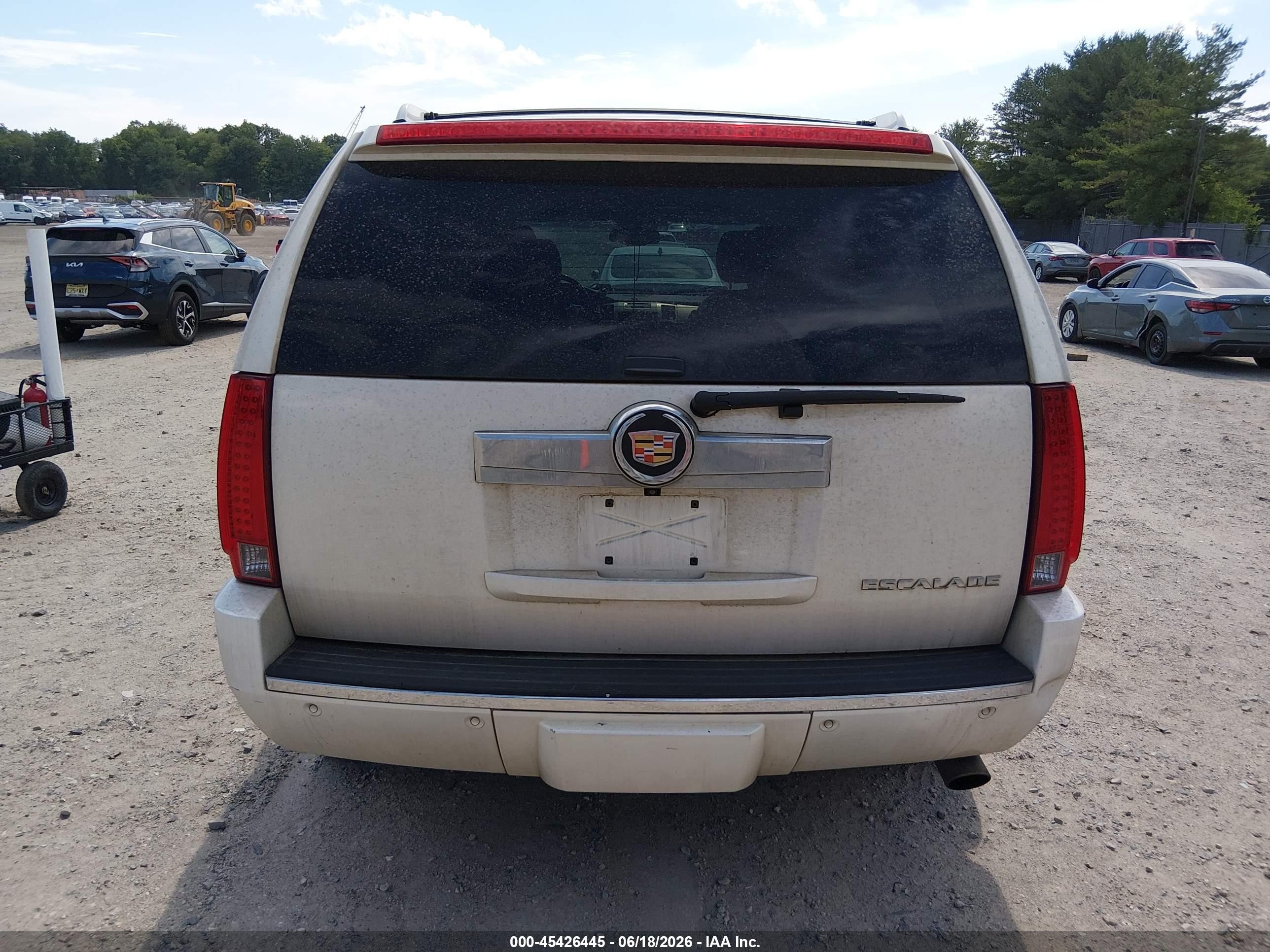 2013 Cadillac Escalade Luxury White vin: 1GYS4BEF9DR144986