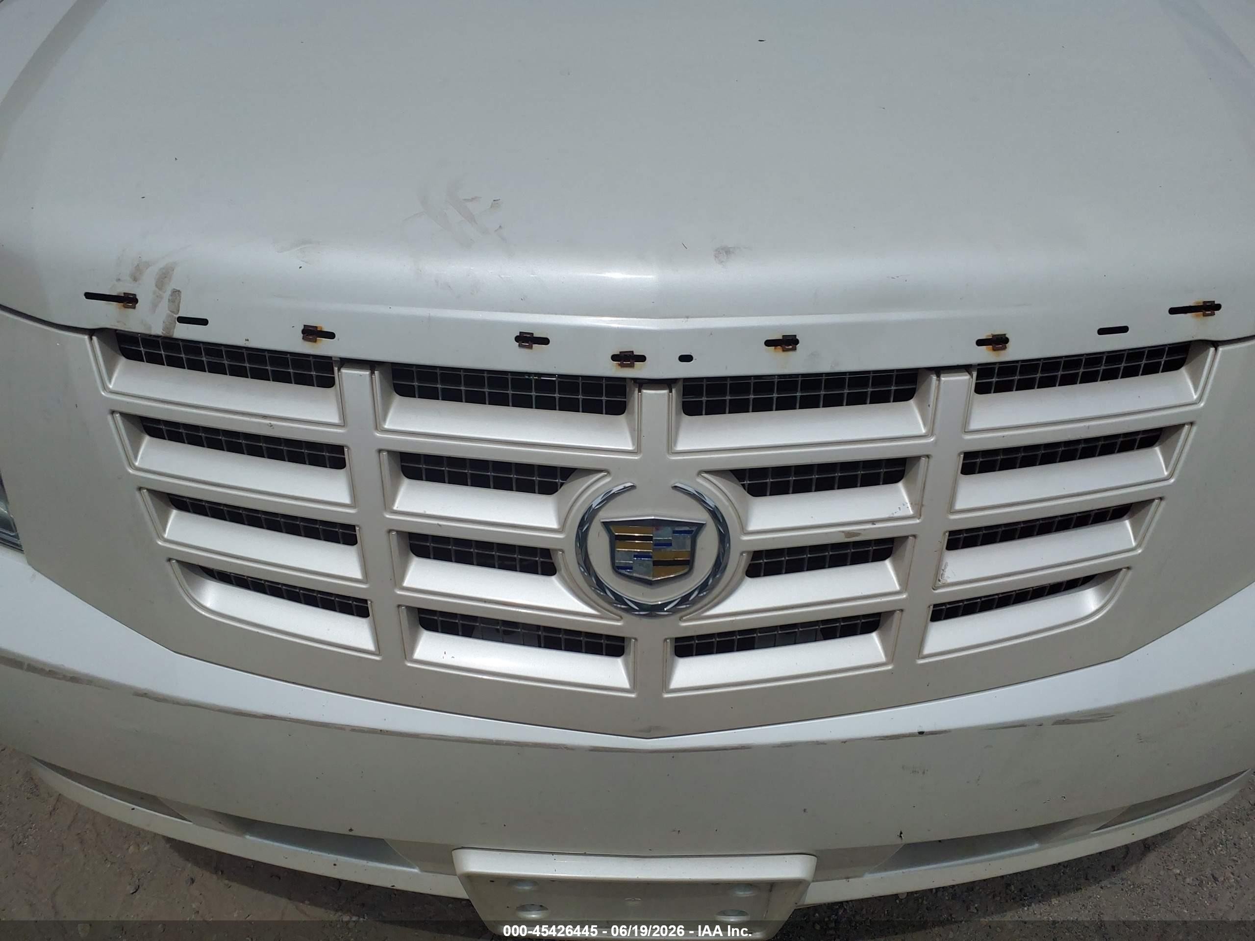 2013 Cadillac Escalade Luxury White vin: 1GYS4BEF9DR144986