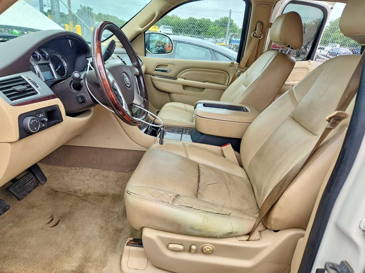 2014 Cadillac Escalade Luxury Белый vin: 1GYS4BEFXER216313