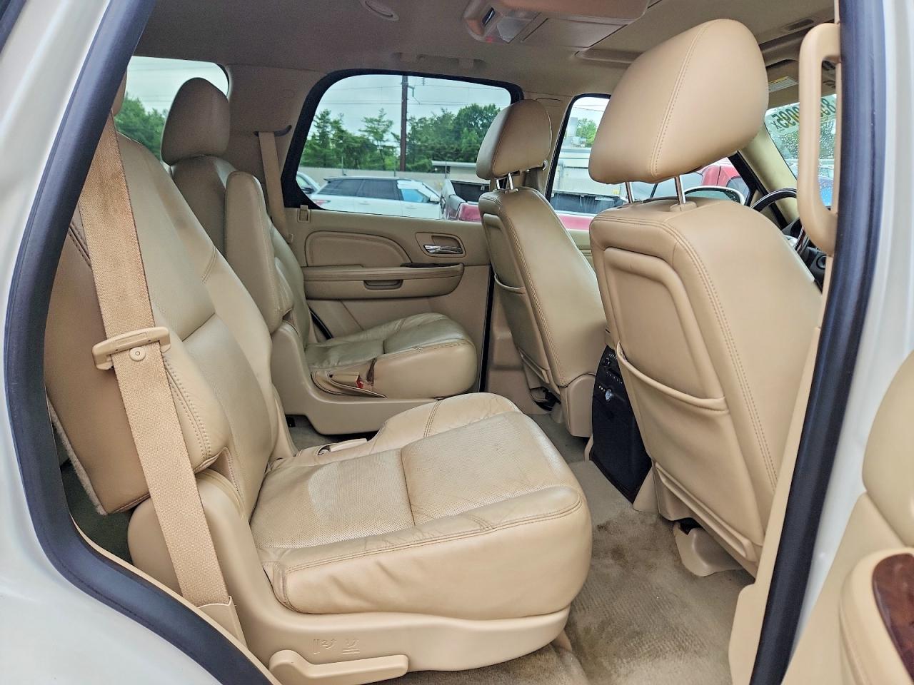 2014 Cadillac Escalade Luxury Белый vin: 1GYS4BEFXER216313