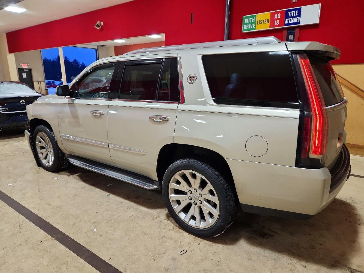 2015 Cadillac Escalade Luxury Beige vin: 1GYS4BKJ0FR213611