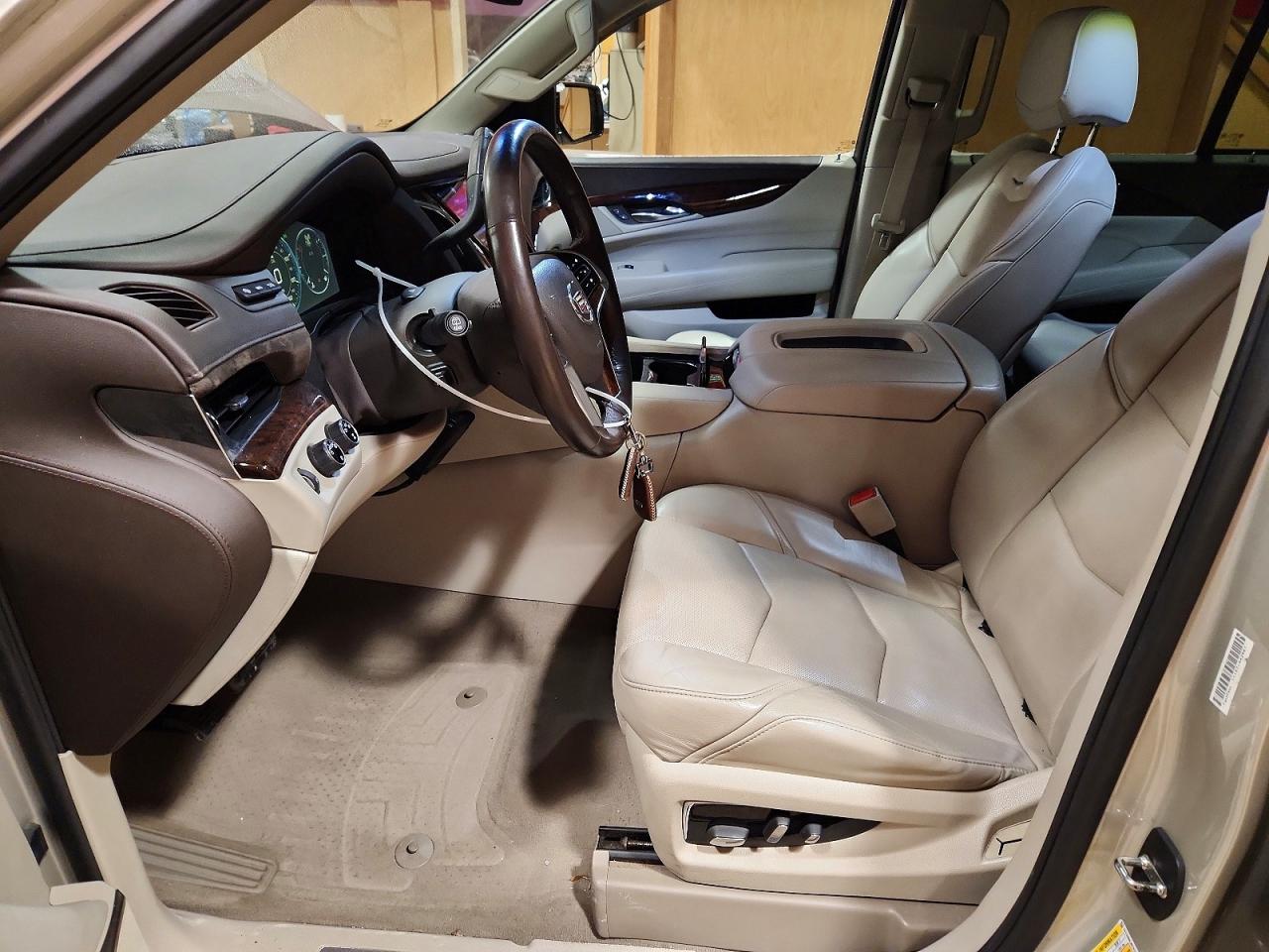 2015 Cadillac Escalade Luxury Beige vin: 1GYS4BKJ0FR213611