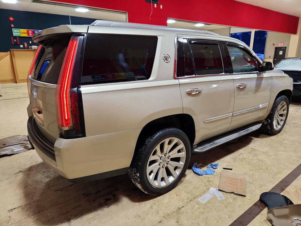 2015 Cadillac Escalade Luxury Beige vin: 1GYS4BKJ0FR213611
