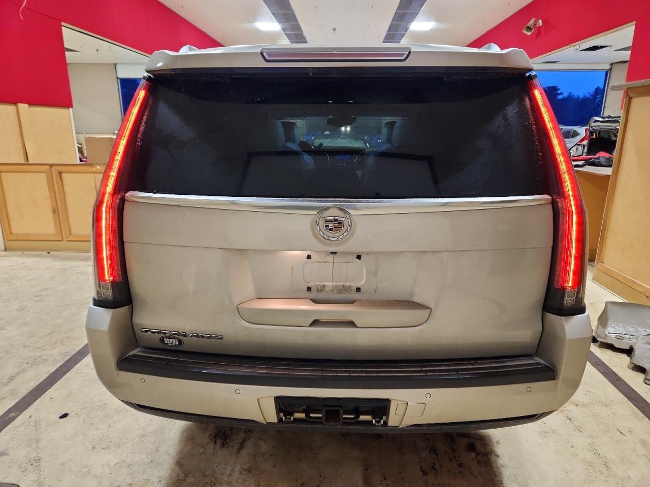 2015 Cadillac Escalade Luxury Beige vin: 1GYS4BKJ0FR213611