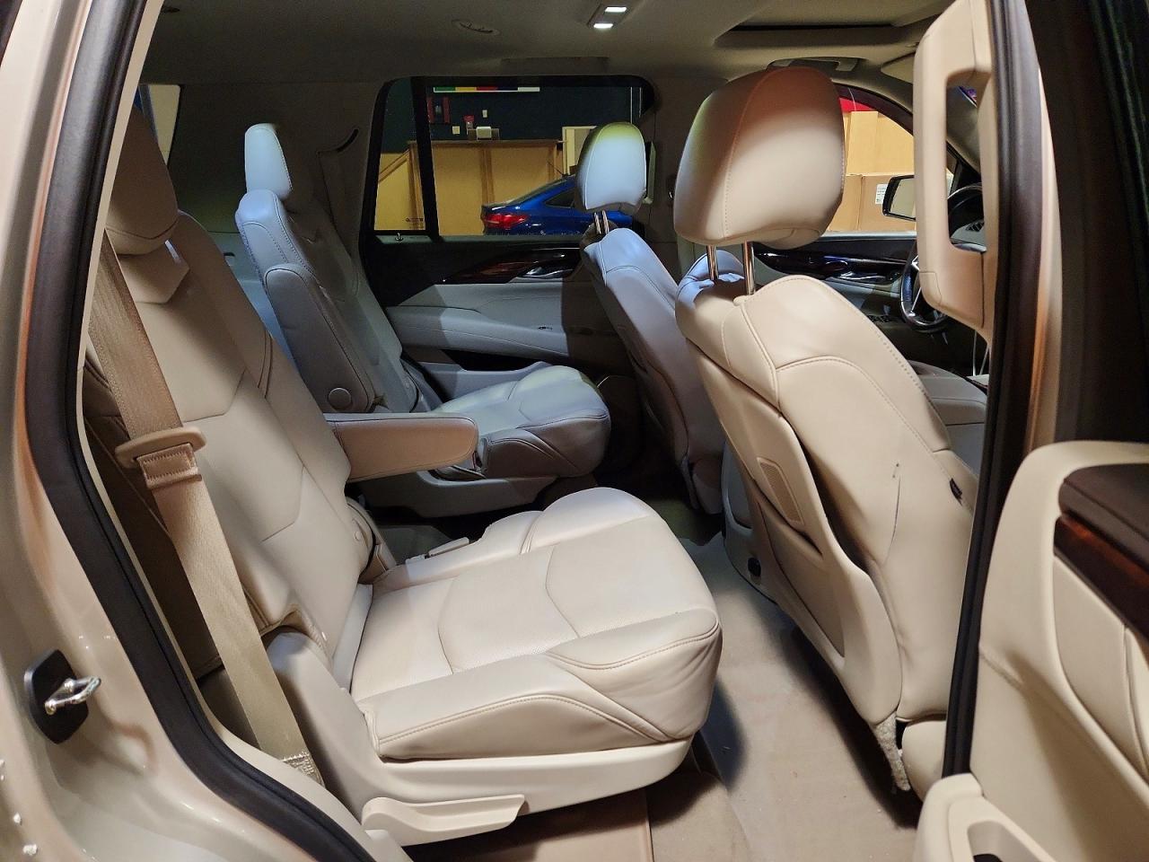 2015 Cadillac Escalade Luxury Beige vin: 1GYS4BKJ0FR213611