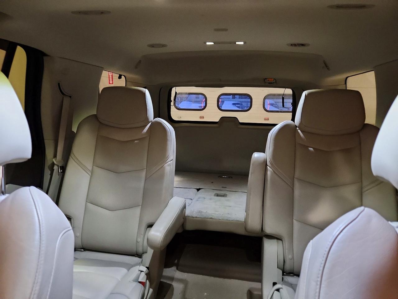 2015 Cadillac Escalade Luxury Beige vin: 1GYS4BKJ0FR213611