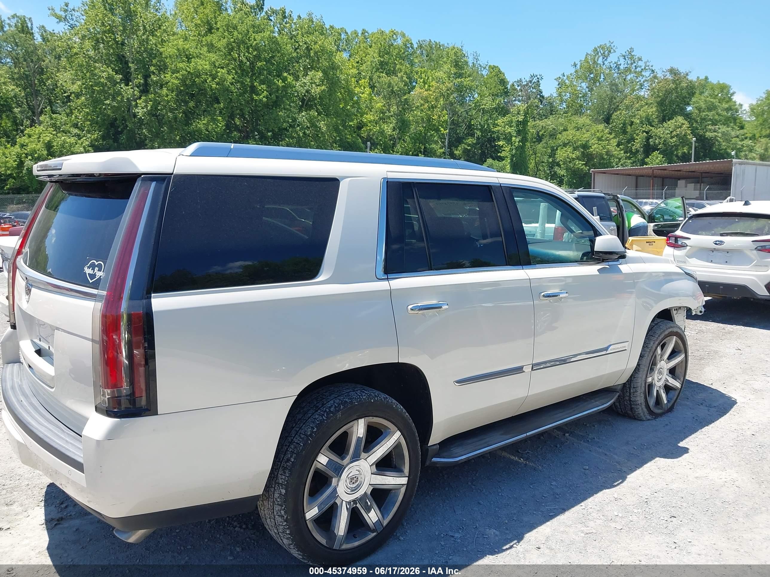 2015 Cadillac Escalade Luxury White vin: 1GYS4BKJ0FR216864