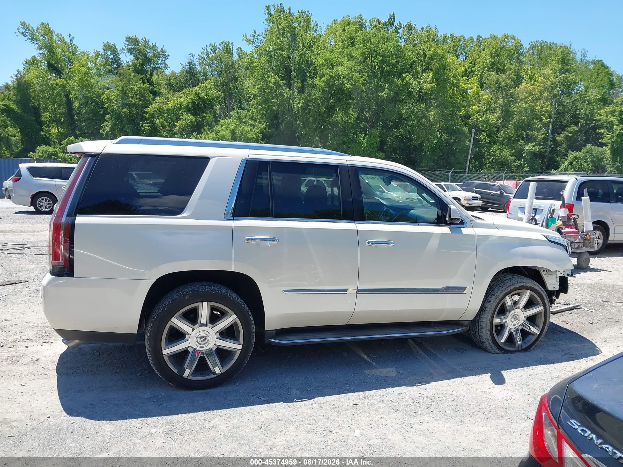 2015 Cadillac Escalade Luxury White vin: 1GYS4BKJ0FR216864