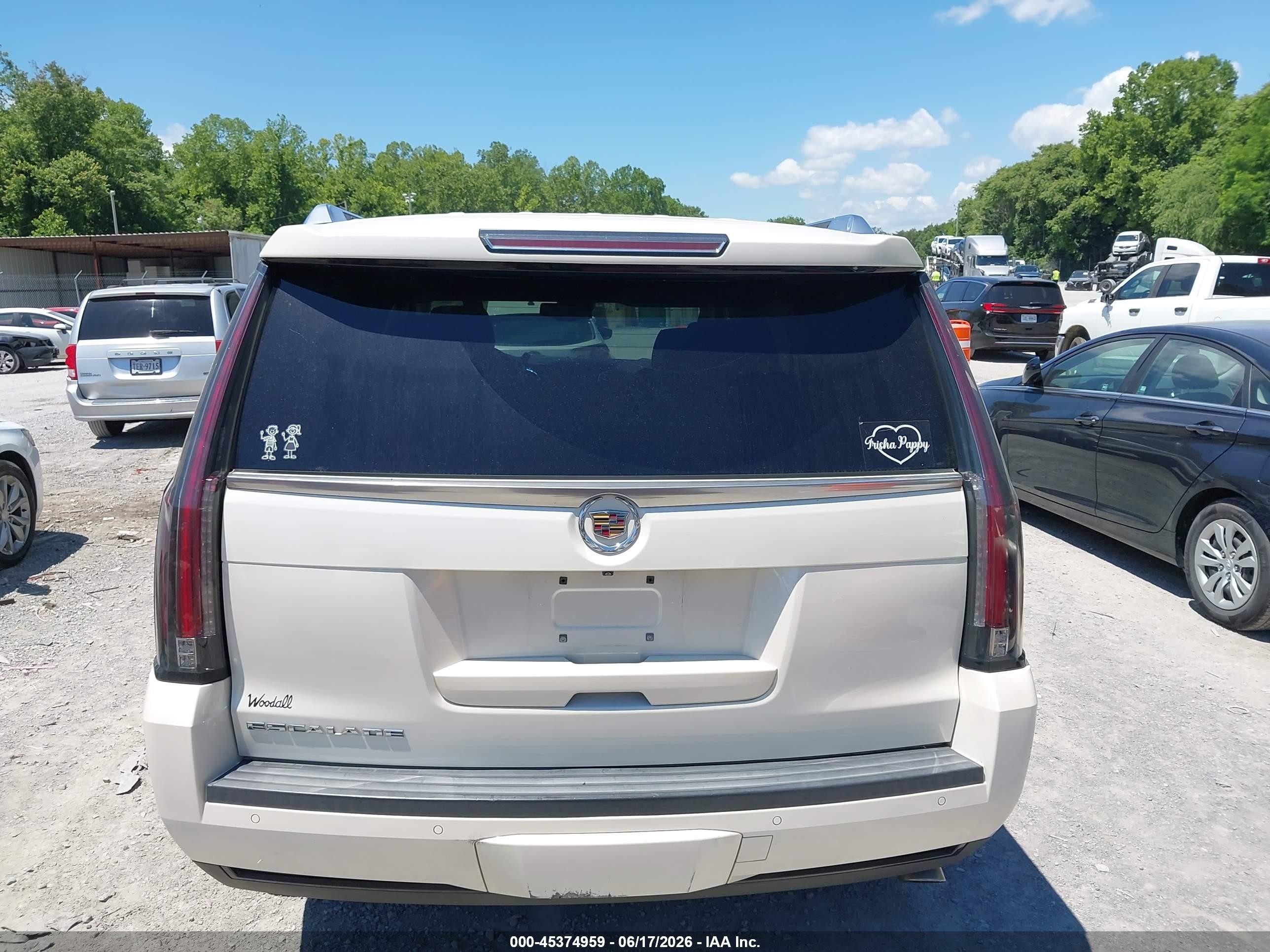 2015 Cadillac Escalade Luxury White vin: 1GYS4BKJ0FR216864