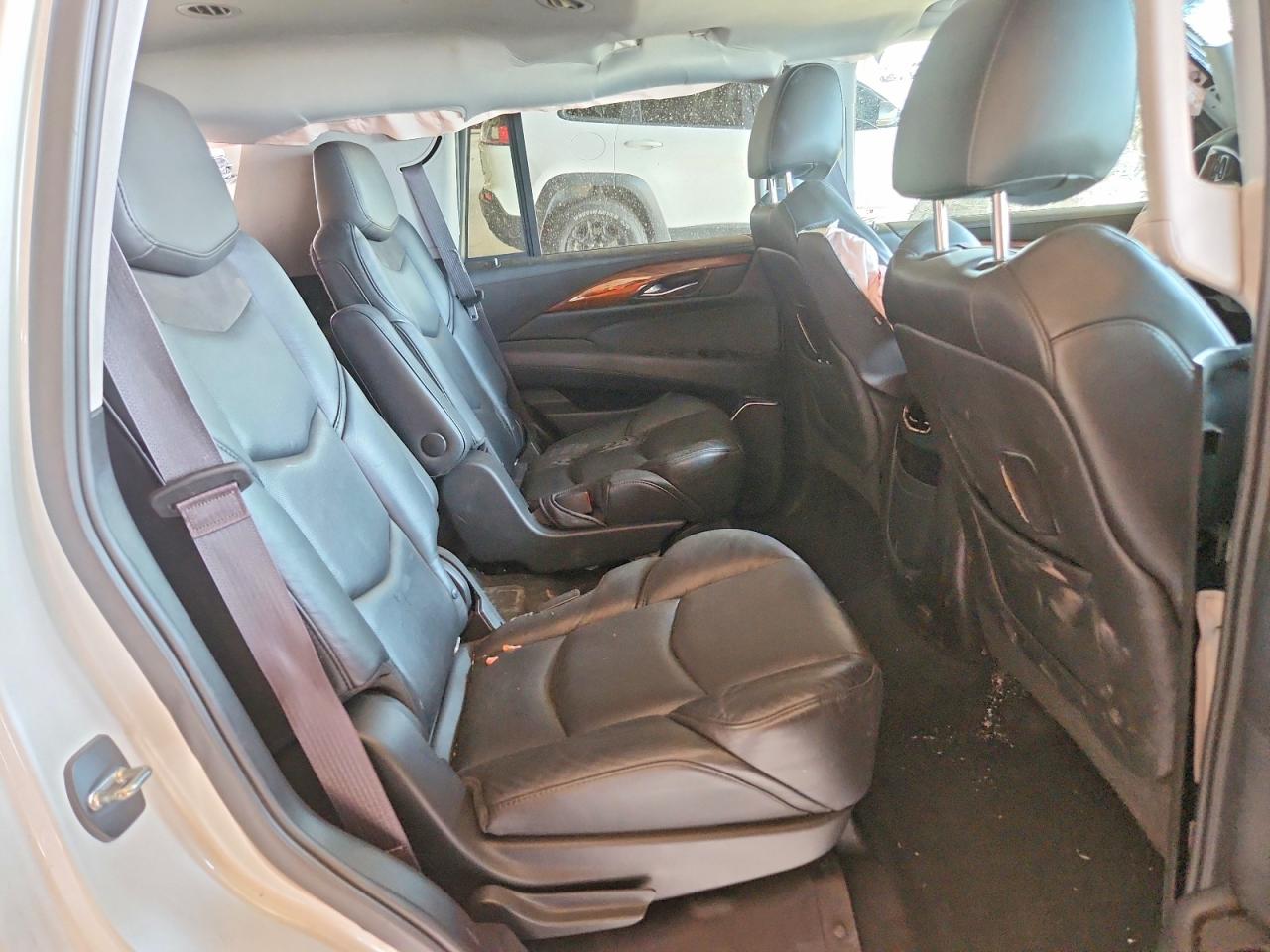 2017 Cadillac Escalade Luxury Белый vin: 1GYS4BKJ0HR363446