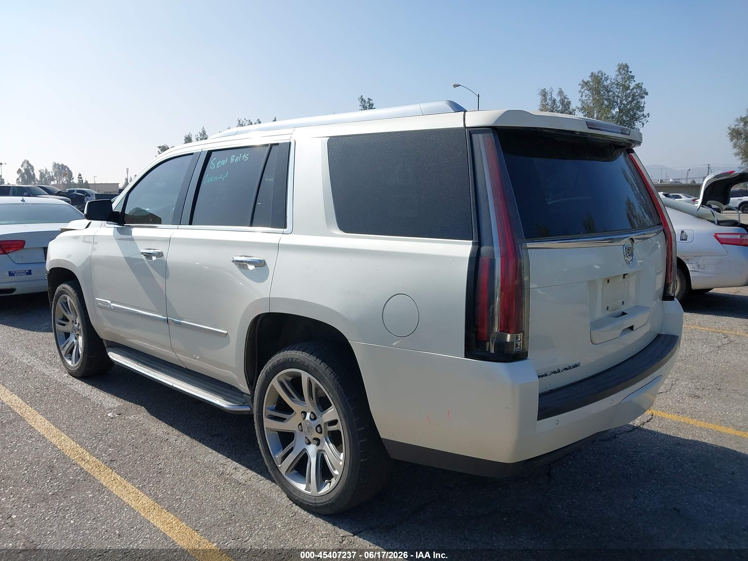 2015 Cadillac Escalade Luxury White vin: 1GYS4BKJ3FR265301