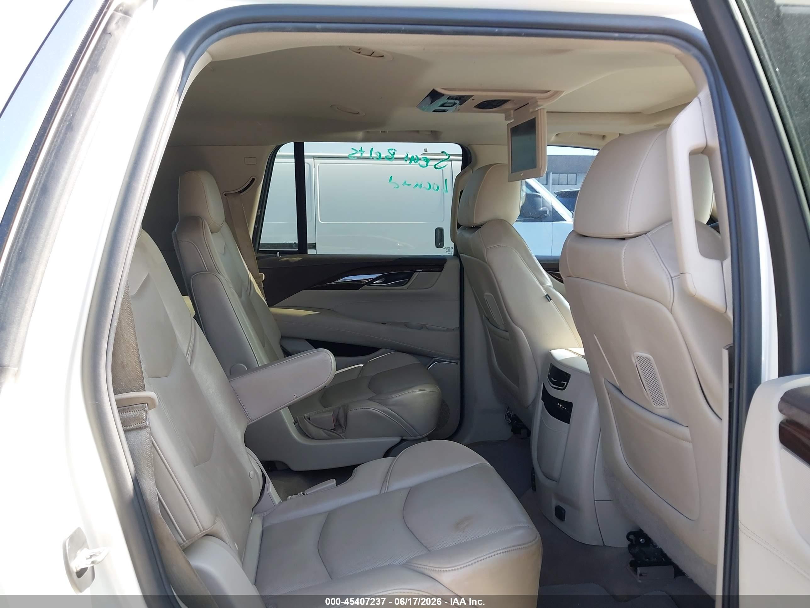 2015 Cadillac Escalade Luxury White vin: 1GYS4BKJ3FR265301