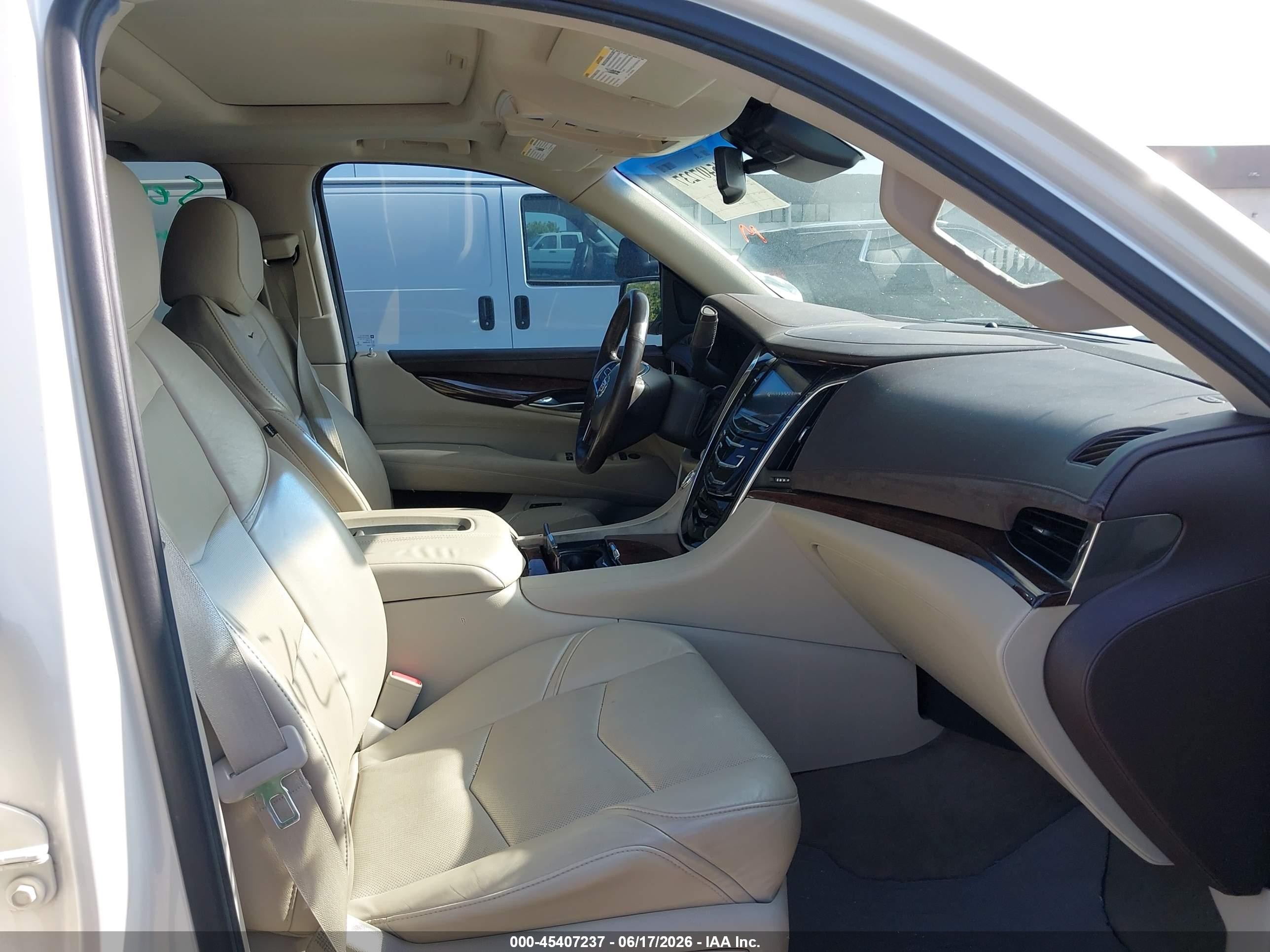 2015 Cadillac Escalade Luxury White vin: 1GYS4BKJ3FR265301