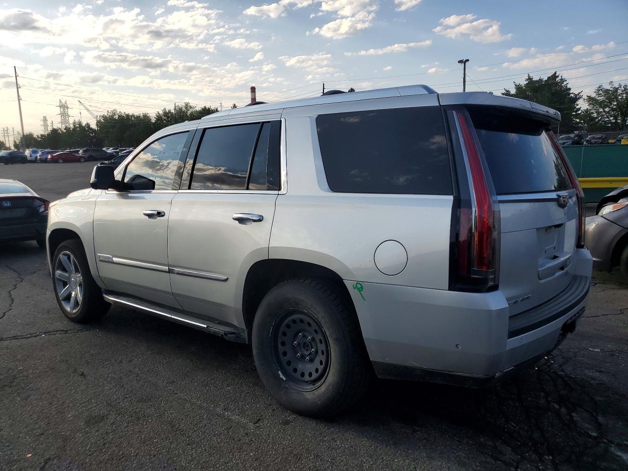 2018 Cadillac Escalade Luxury Silver vin: 1GYS4BKJ3JR114953