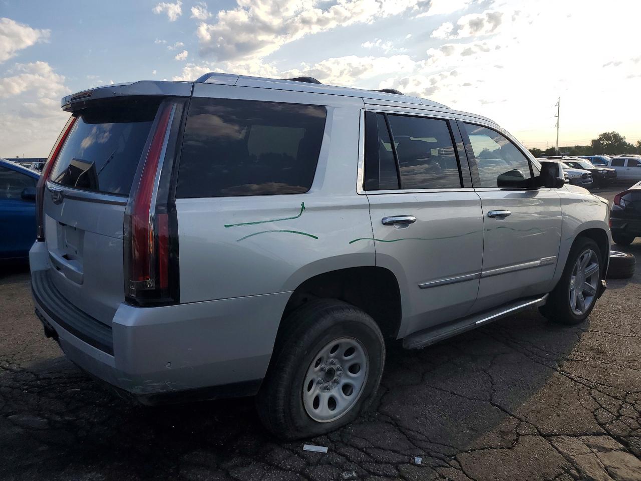 2018 Cadillac Escalade Luxury Silver vin: 1GYS4BKJ3JR114953