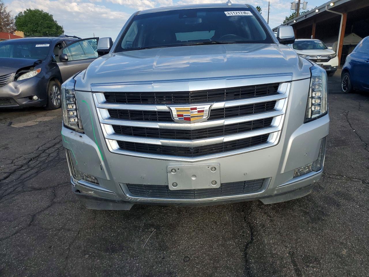 2018 Cadillac Escalade Luxury Silver vin: 1GYS4BKJ3JR114953