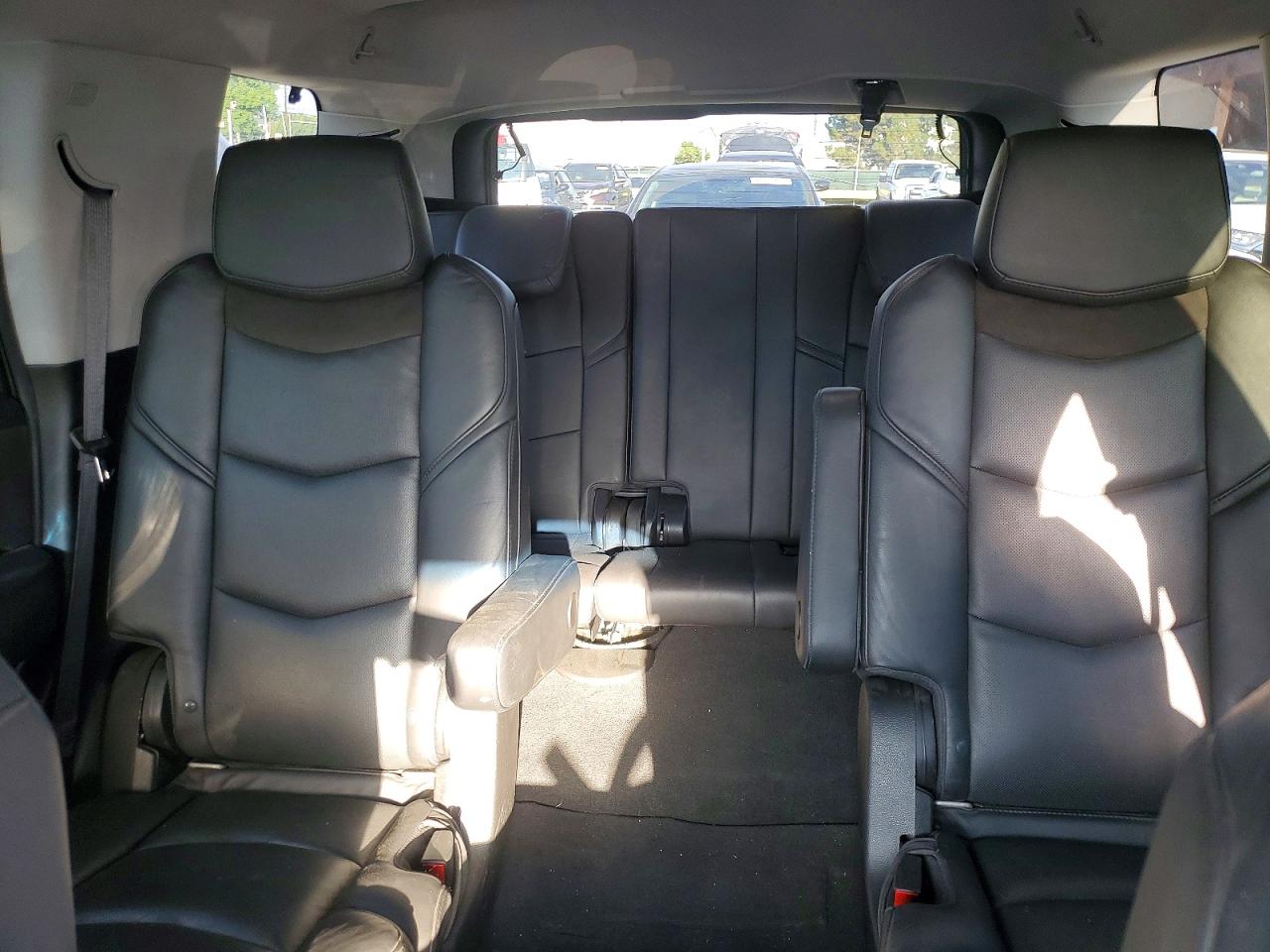 2018 Cadillac Escalade Luxury Silver vin: 1GYS4BKJ3JR114953
