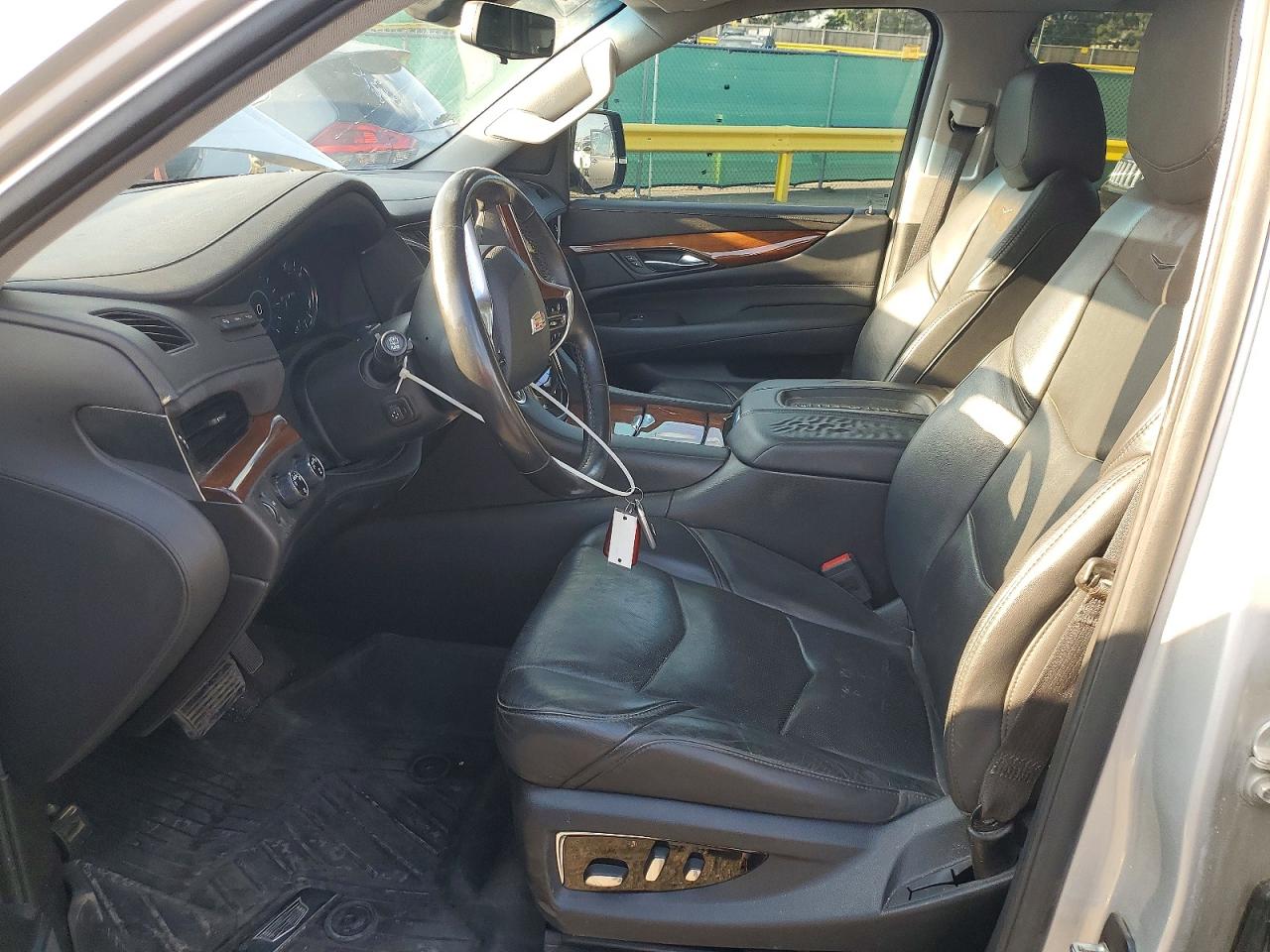 2018 Cadillac Escalade Luxury Silver vin: 1GYS4BKJ3JR114953