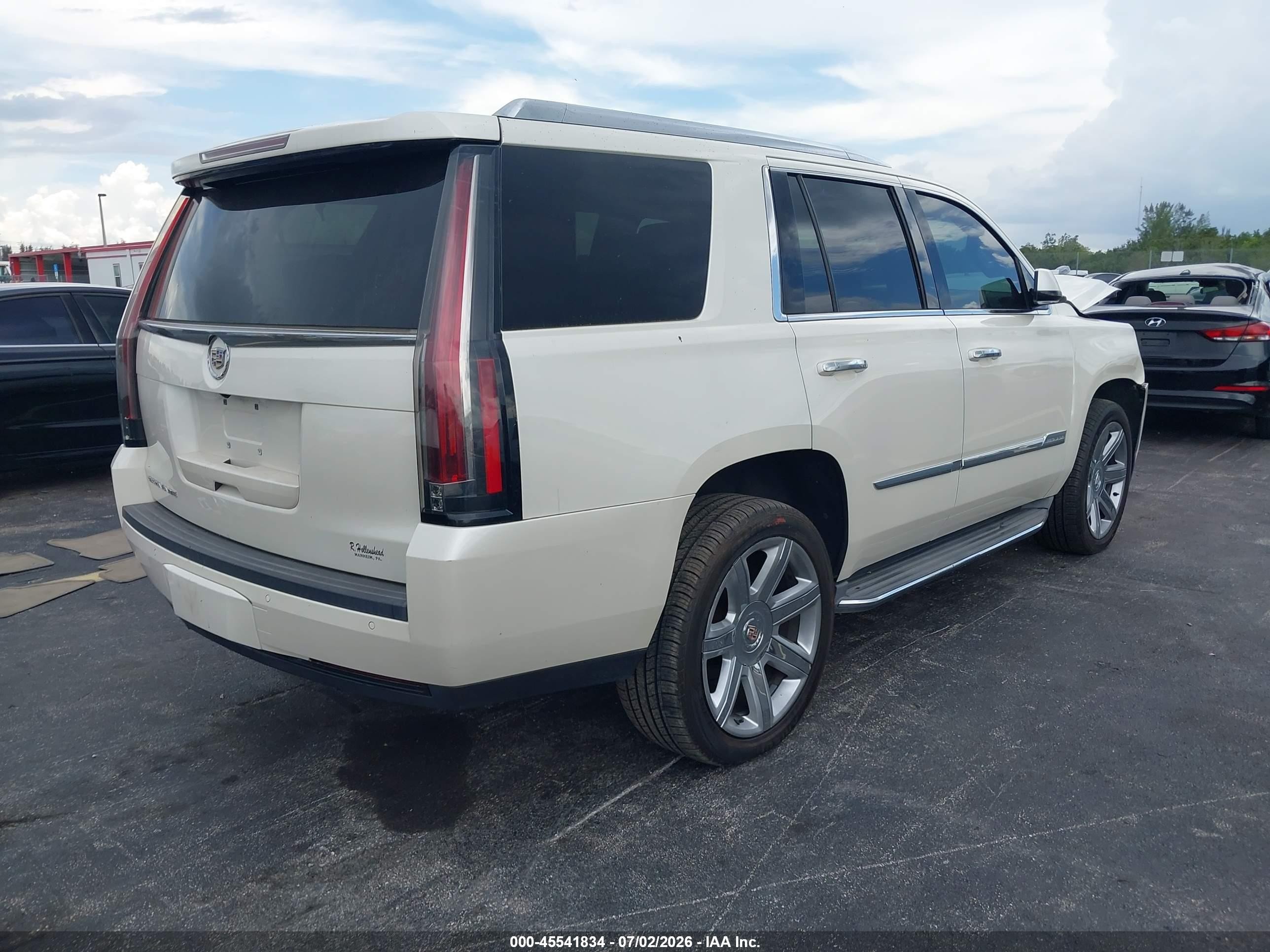 2015 Cadillac Escalade Luxury Белый vin: 1GYS4BKJ6FR232681