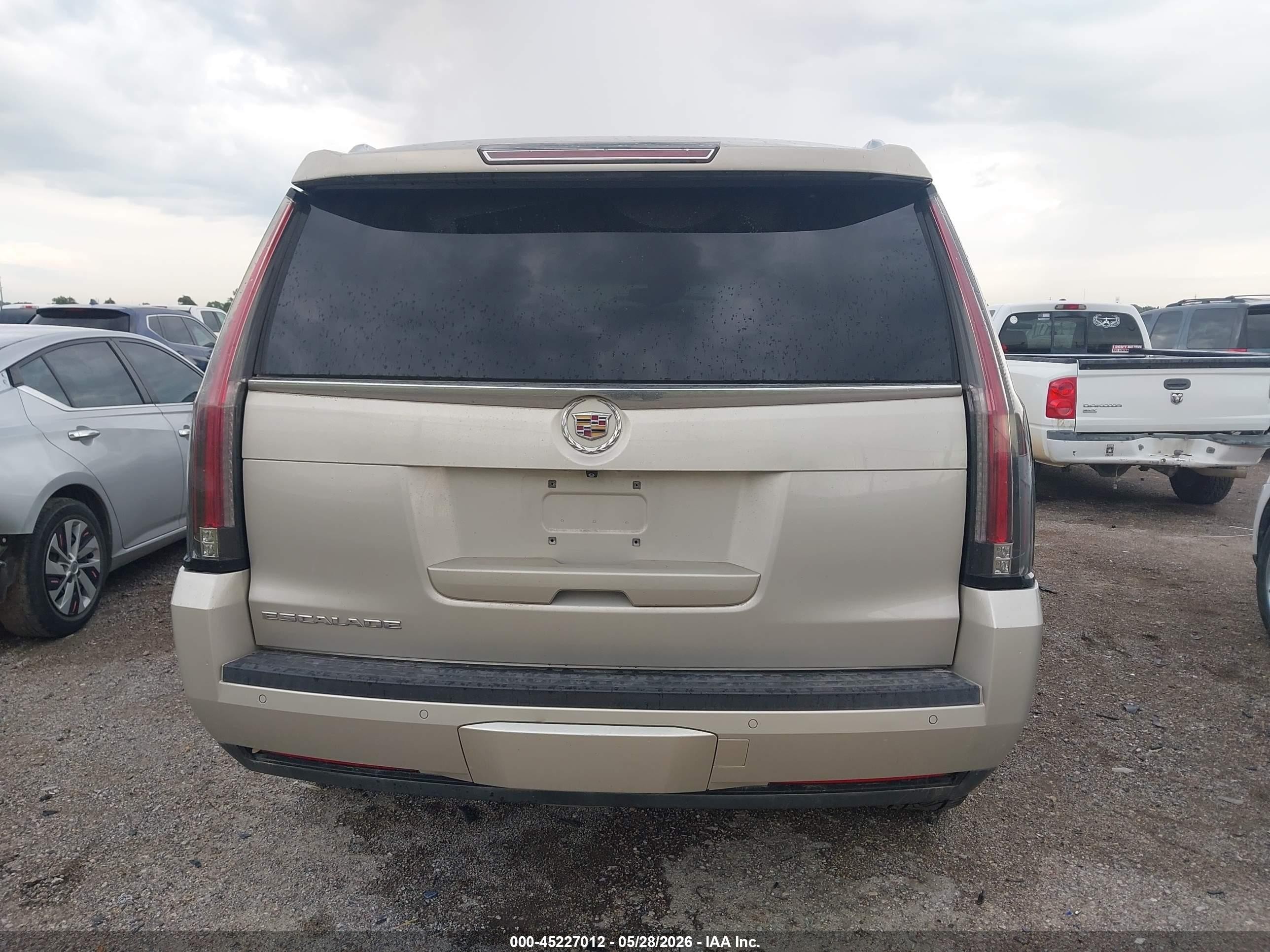 2015 Cadillac Escalade Luxury Gold vin: 1GYS4BKJ6FR303197