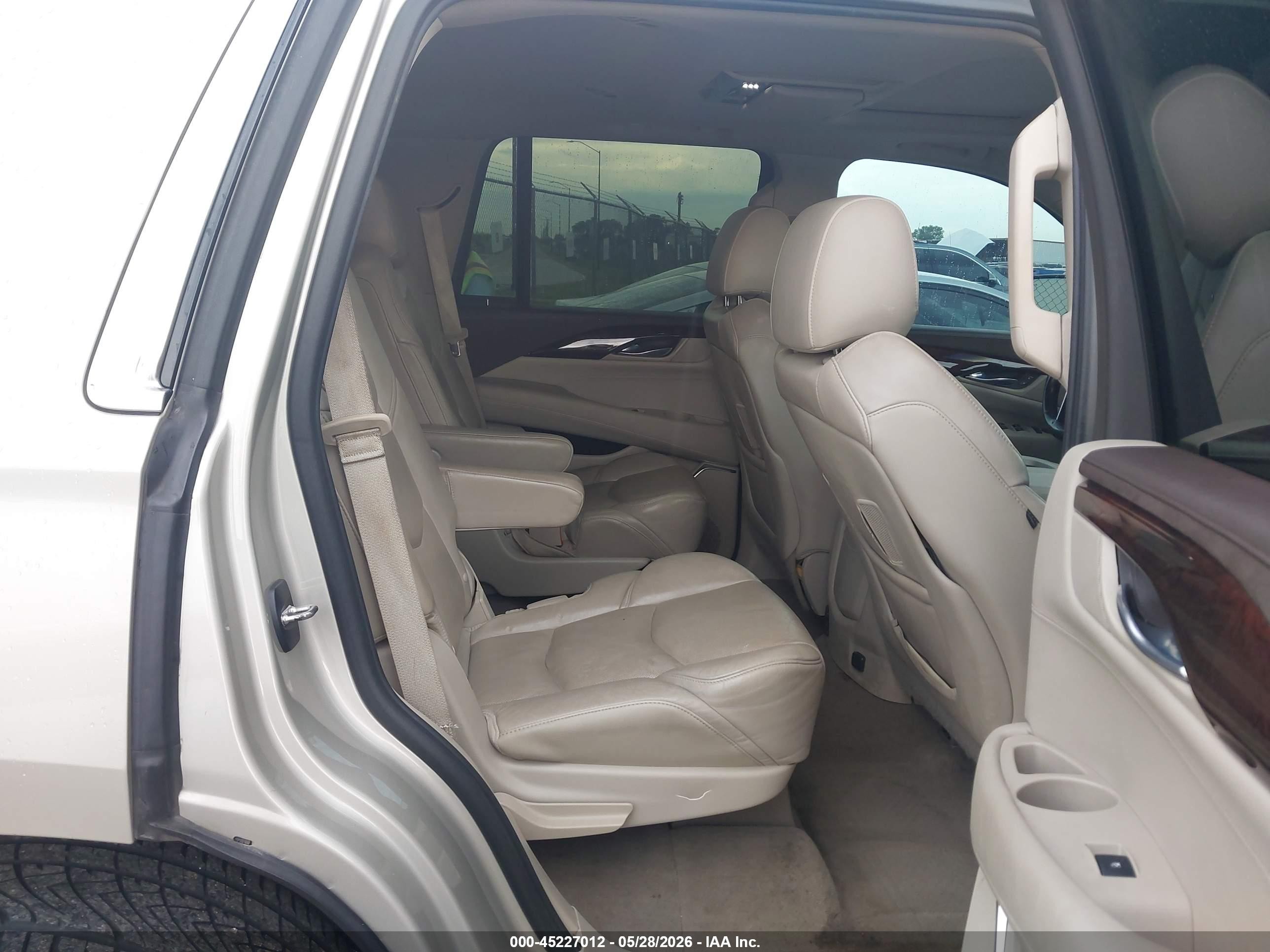 2015 Cadillac Escalade Luxury Gold vin: 1GYS4BKJ6FR303197
