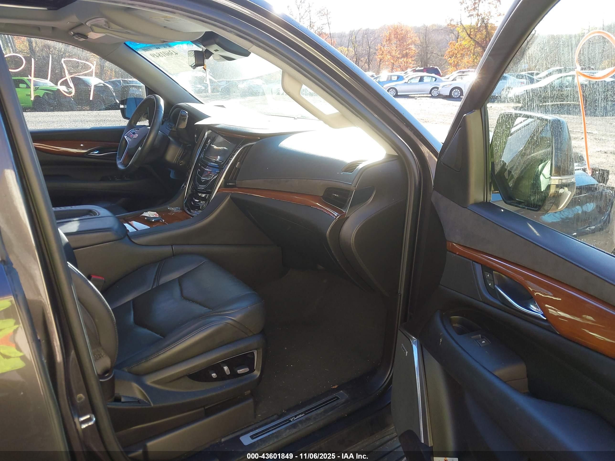 2018 Cadillac Escalade Luxury Черный vin: 1GYS4BKJ7JR103230