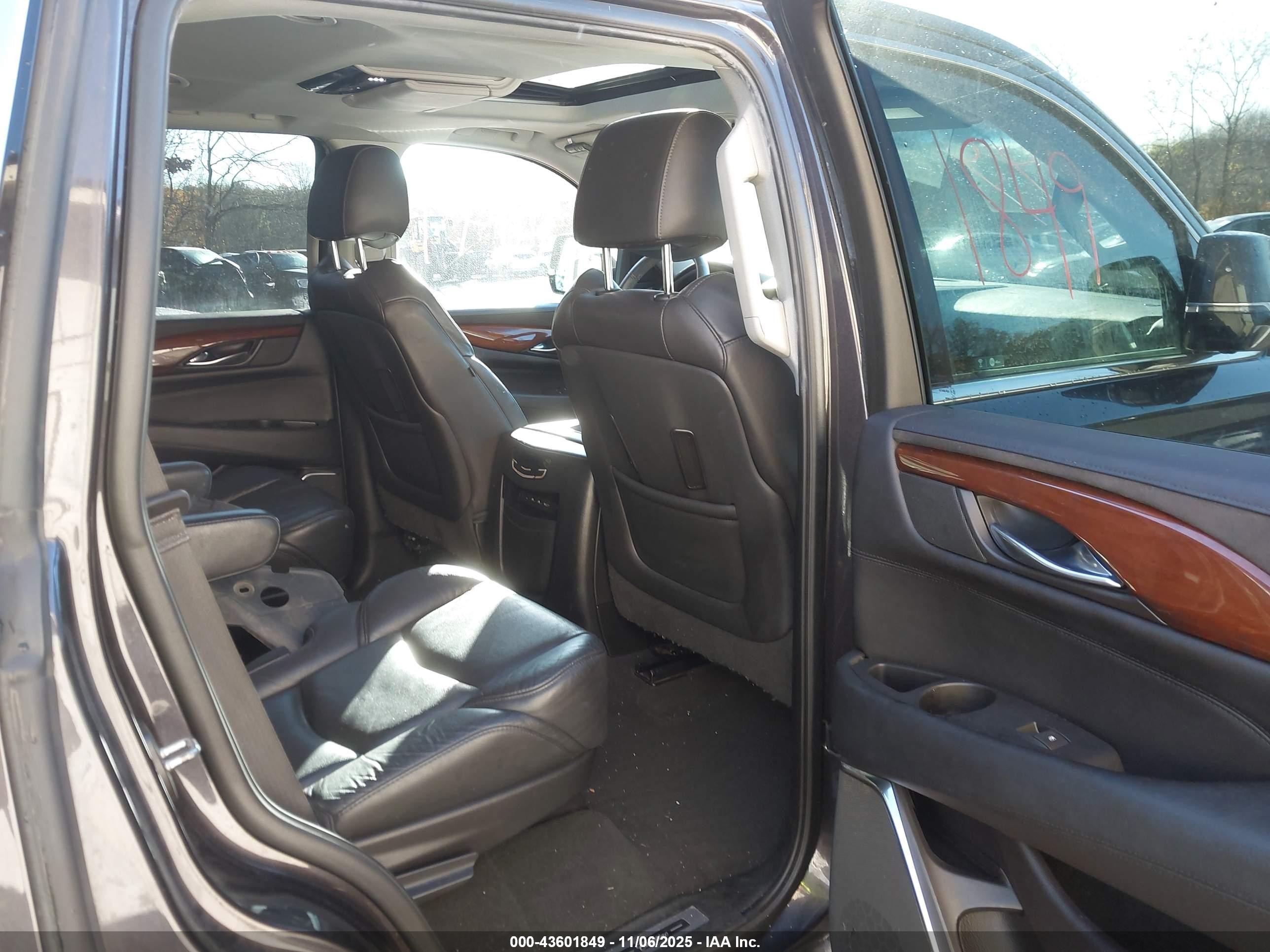 2018 Cadillac Escalade Luxury Черный vin: 1GYS4BKJ7JR103230