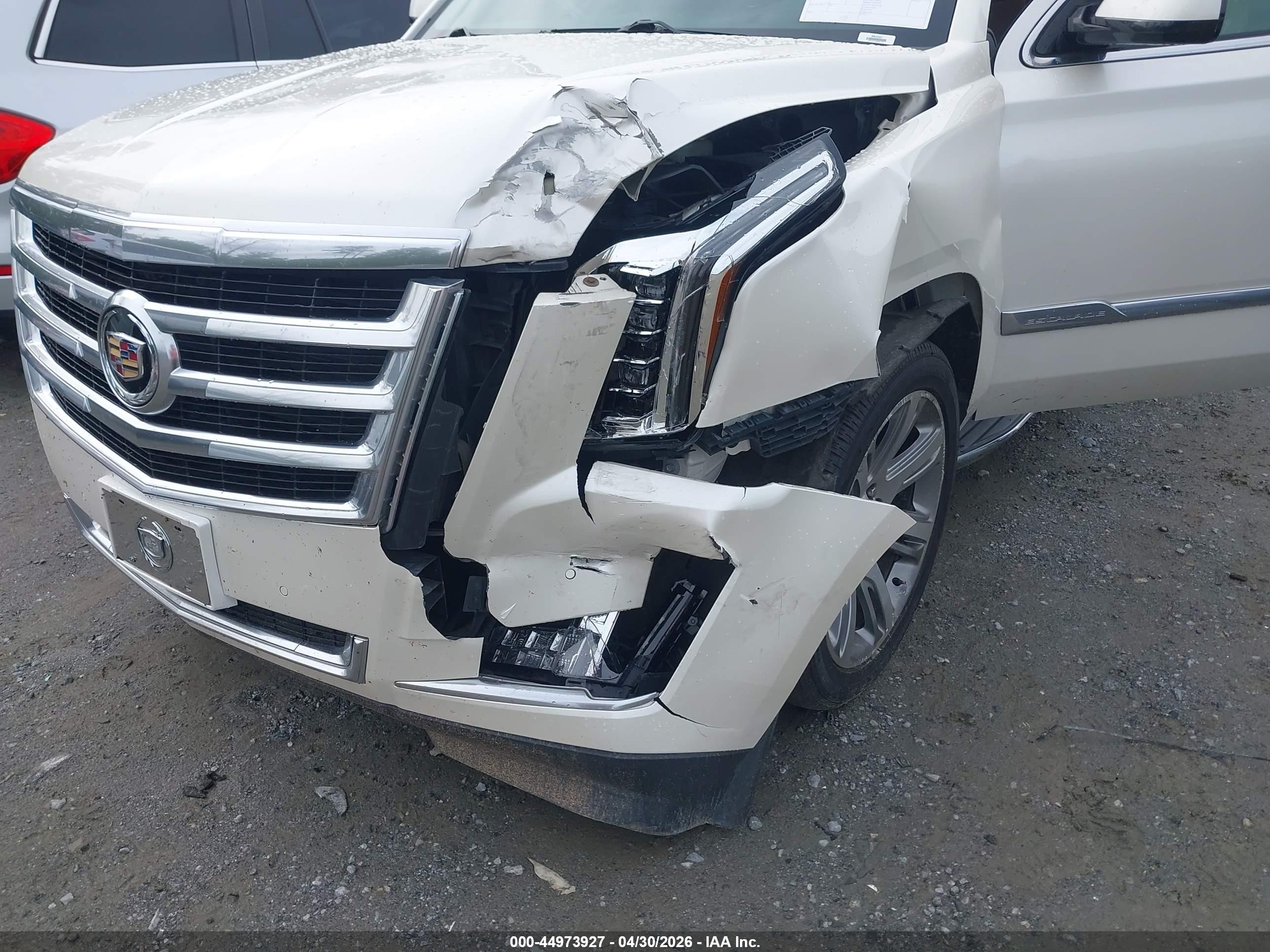 2015 Cadillac Escalade Luxury White vin: 1GYS4BKJ9FR270258