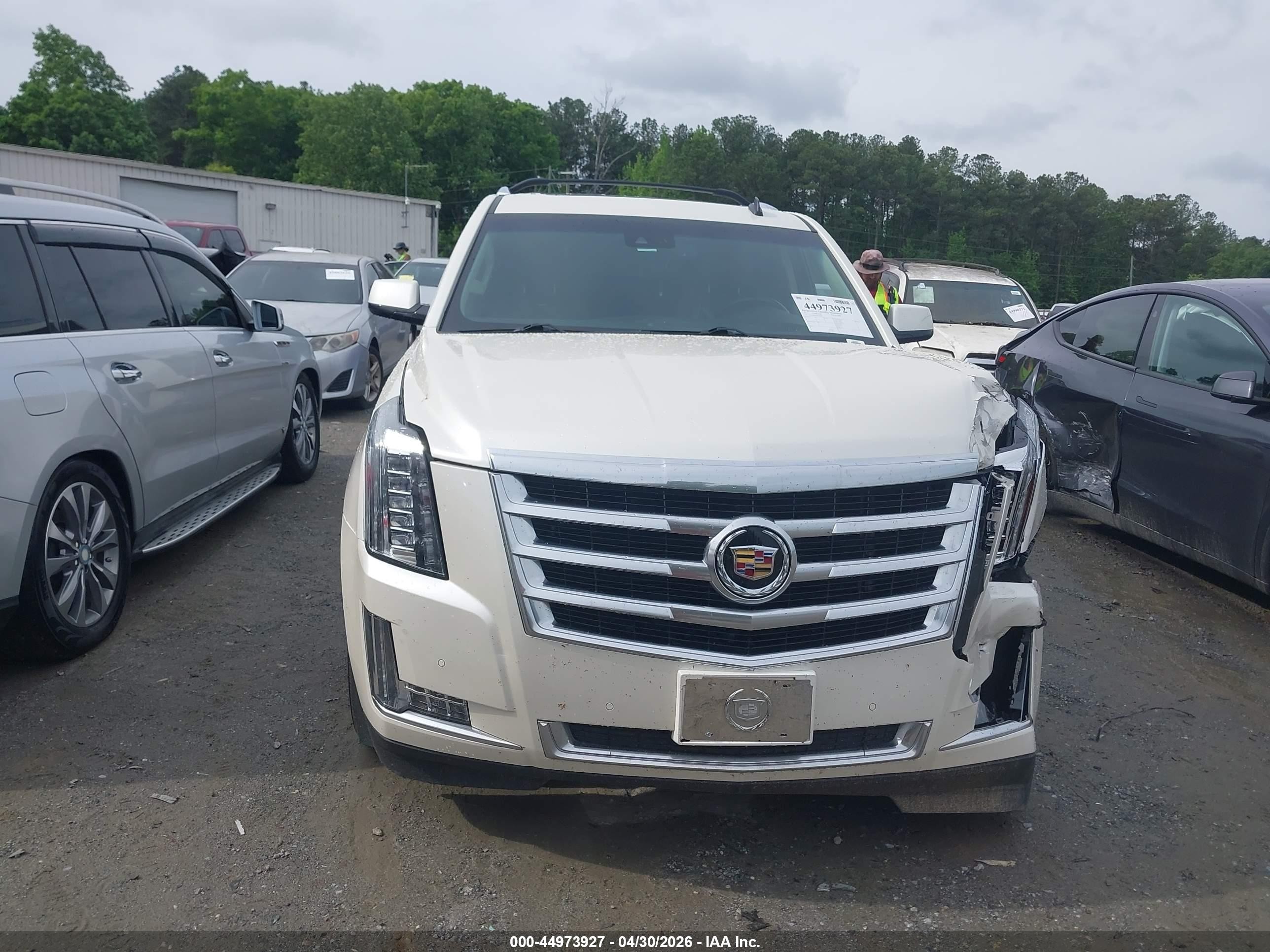 2015 Cadillac Escalade Luxury White vin: 1GYS4BKJ9FR270258