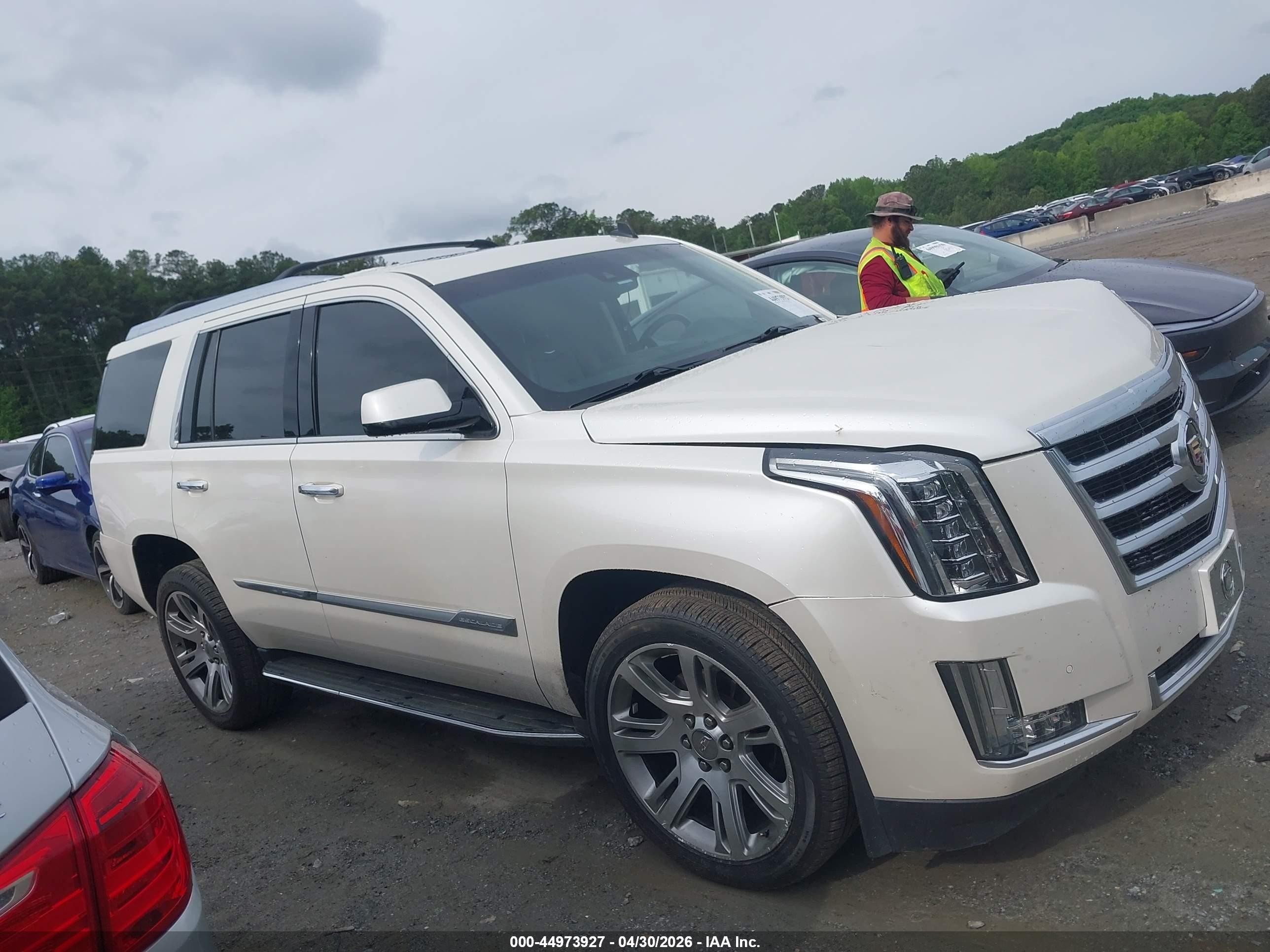2015 Cadillac Escalade Luxury White vin: 1GYS4BKJ9FR270258